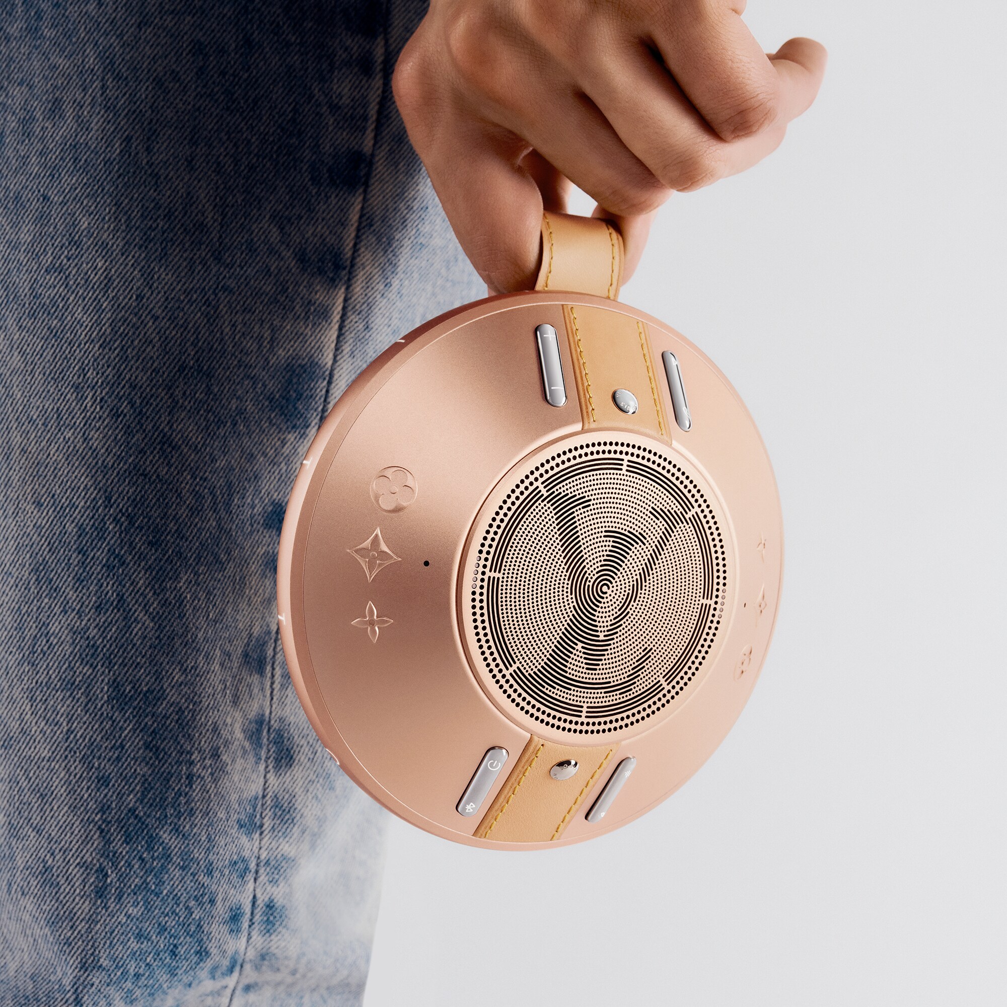  Relojería Relojes conectados 
  Altavoz LV Nanograma Copper
 | Louis Vuitton ® (Ampliar producto)