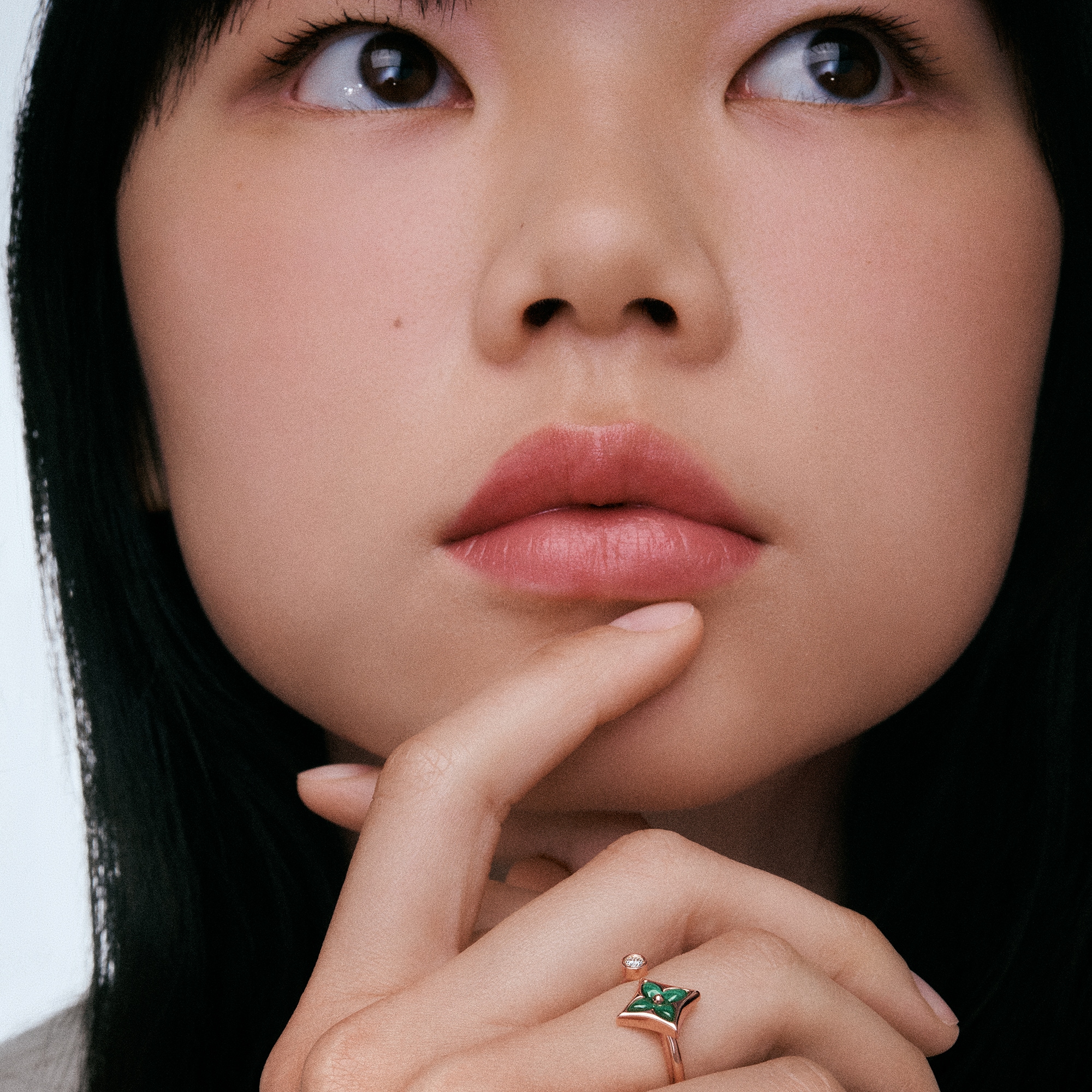  Categorías Toda la joyería fina Anillo Color Blossom Mini Star de oro rosa, malaquita y diamante | Louis Vuitton ® (Ampliar producto)