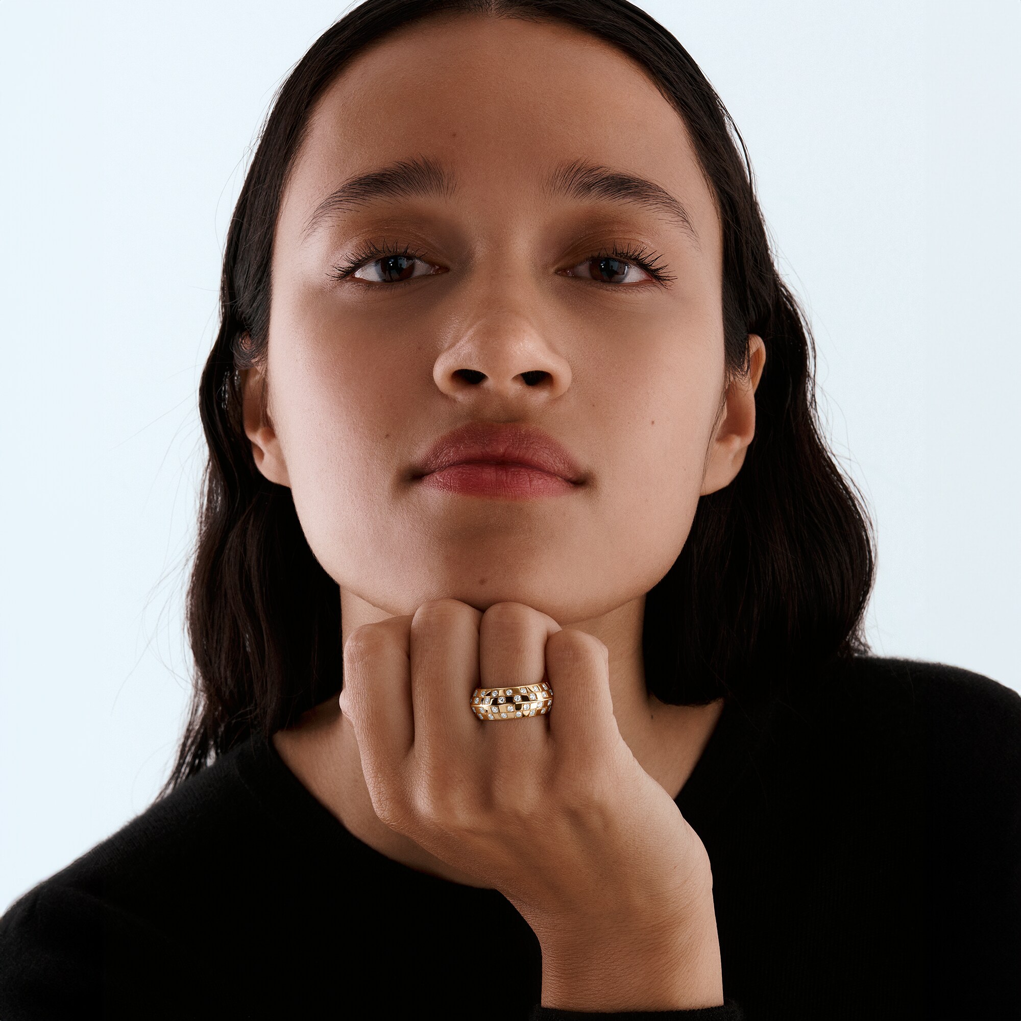  Categorías Anillos Anillo doble Le Damier de Louis Vuitton de oro amarillo y diamantes | Louis Vuitton ® (Ampliar producto)