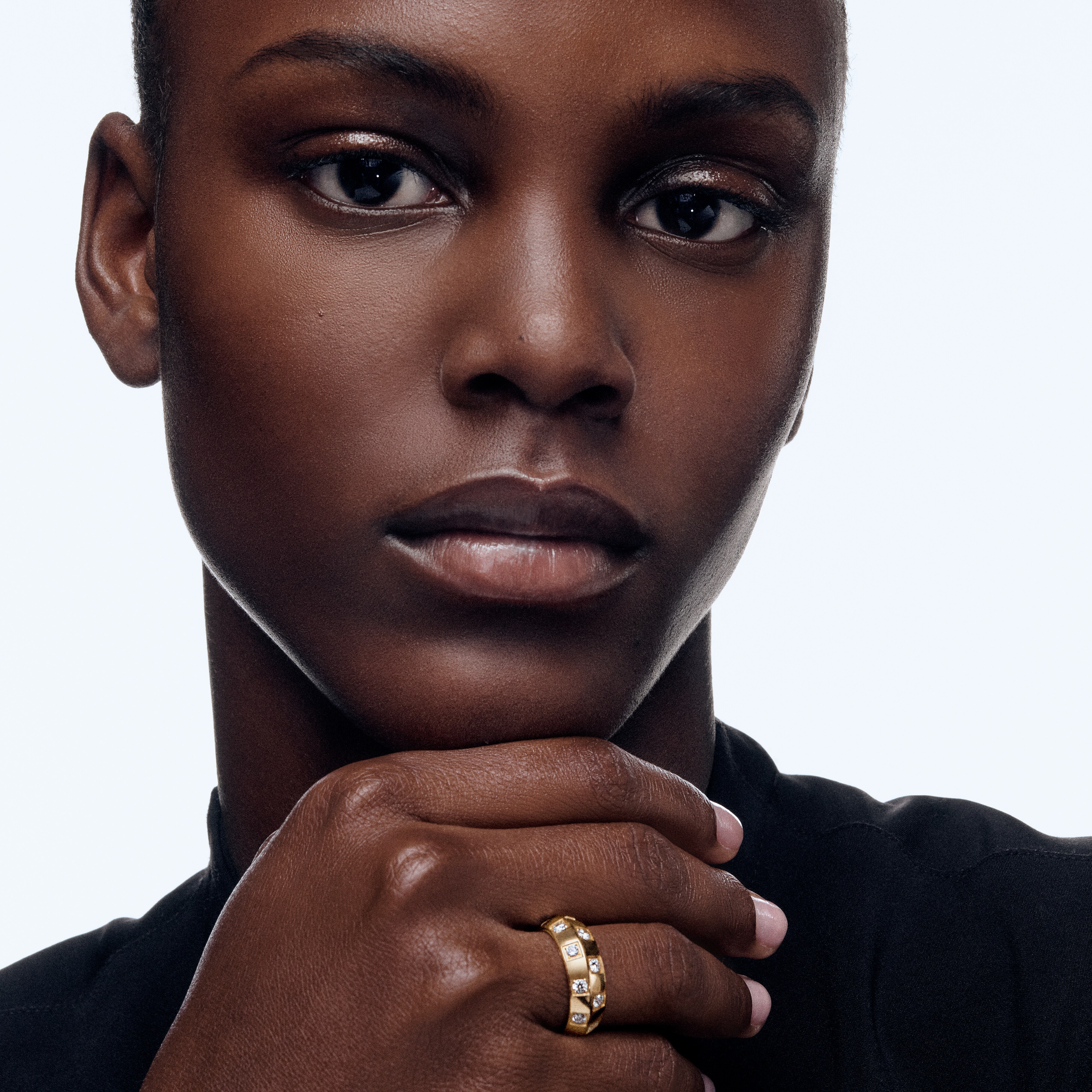  Categorías Anillos Anillo grande Le Damier de Louis Vuitton de oro amarillo y diamantes | Louis Vuitton ® (Ampliar producto)