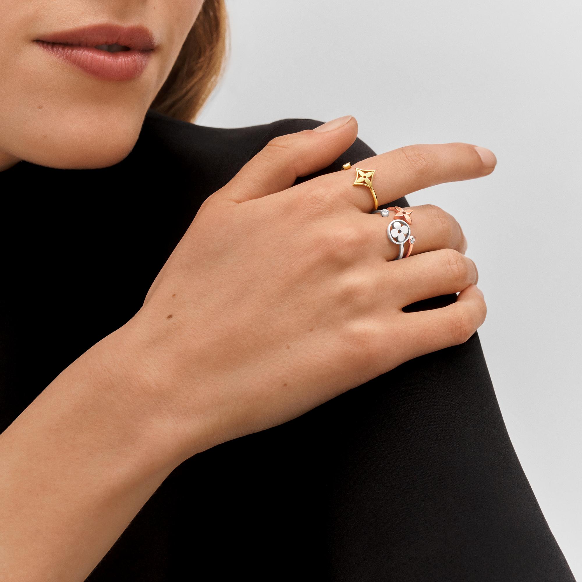  Categorías Toda la joyería fina Anillo Idylle Blossom de triple oro y diamantes | Louis Vuitton ® (Ampliar producto)