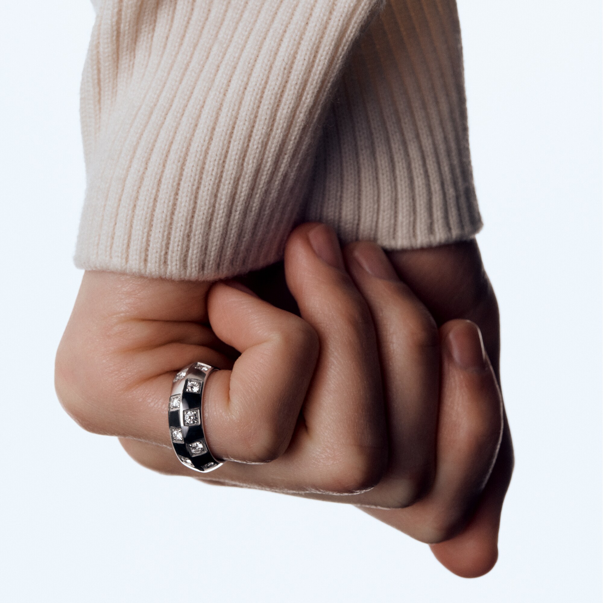  Categorías Anillos Anillo Le Damier de Louis Vuitton de oro blanco y diamantes | Louis Vuitton ® (Ampliar producto)