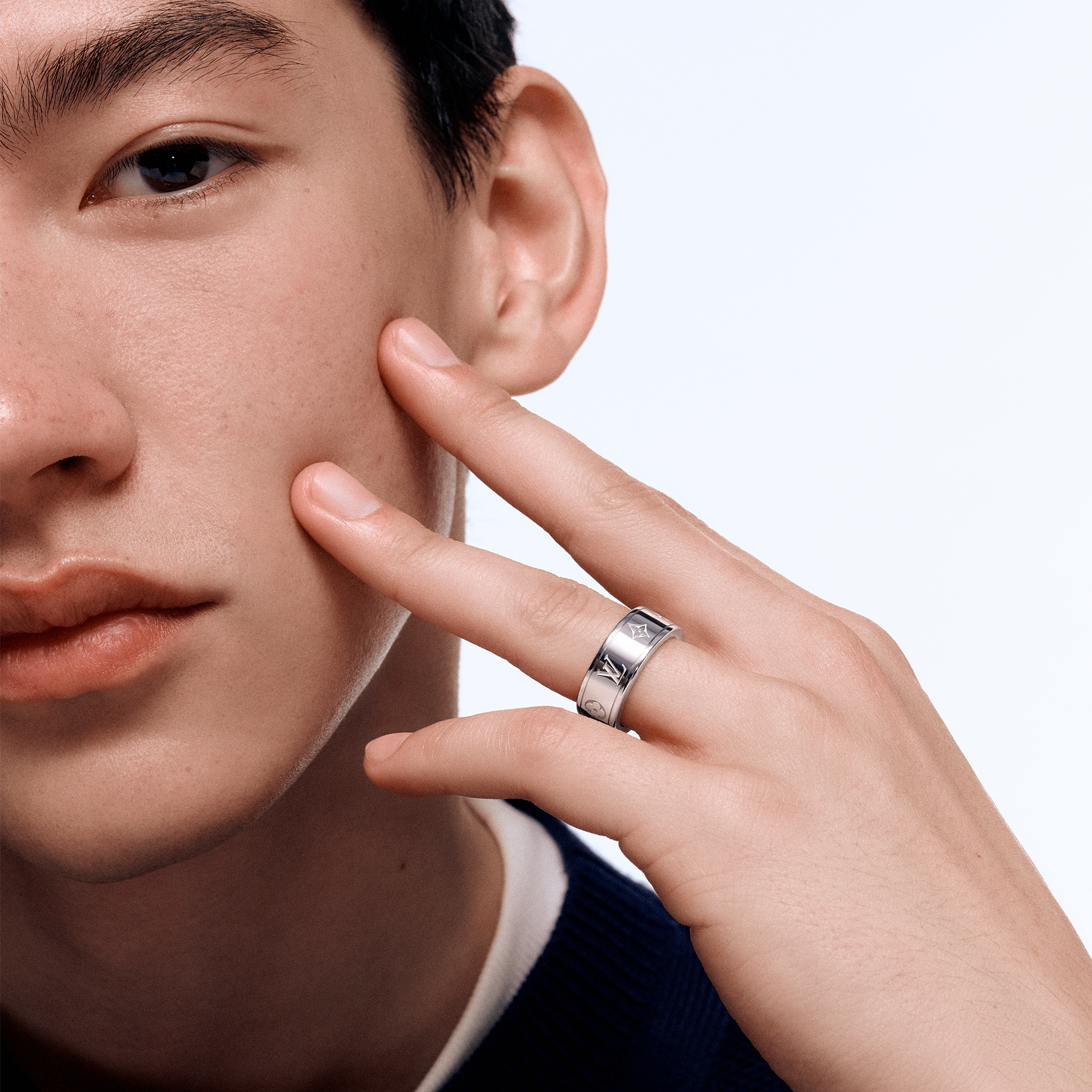  Categorías Anillos Anillo Les Gastons Vuitton en oro blanco talla pequeña | Louis Vuitton ® (Ampliar producto)