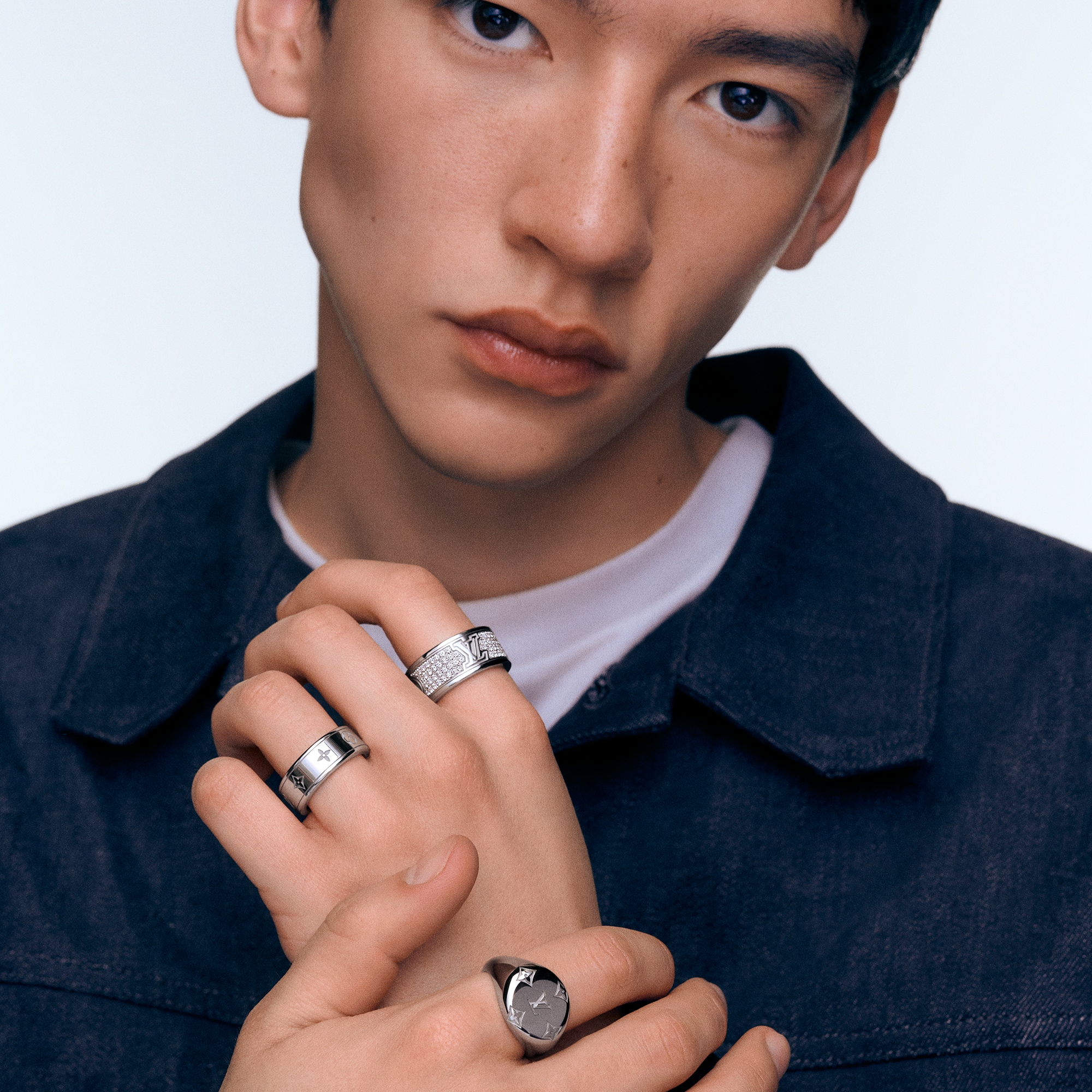  Categorías Anillos Anillo Les Gastons Vuitton Large en oro blanco y diamantes | Louis Vuitton ® (Ampliar producto)