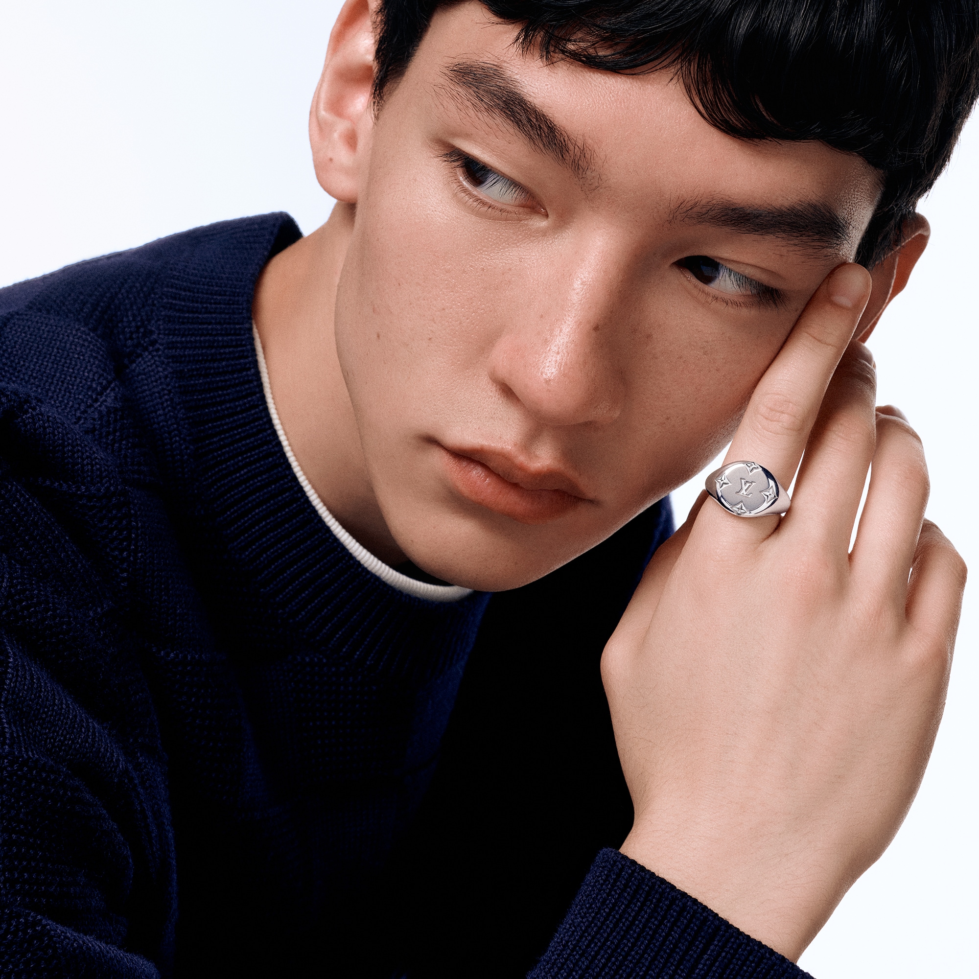  Categorías Anillos Anillo Les Gastons Vuitton Signet en oro blanco | Louis Vuitton ® (Ampliar producto)