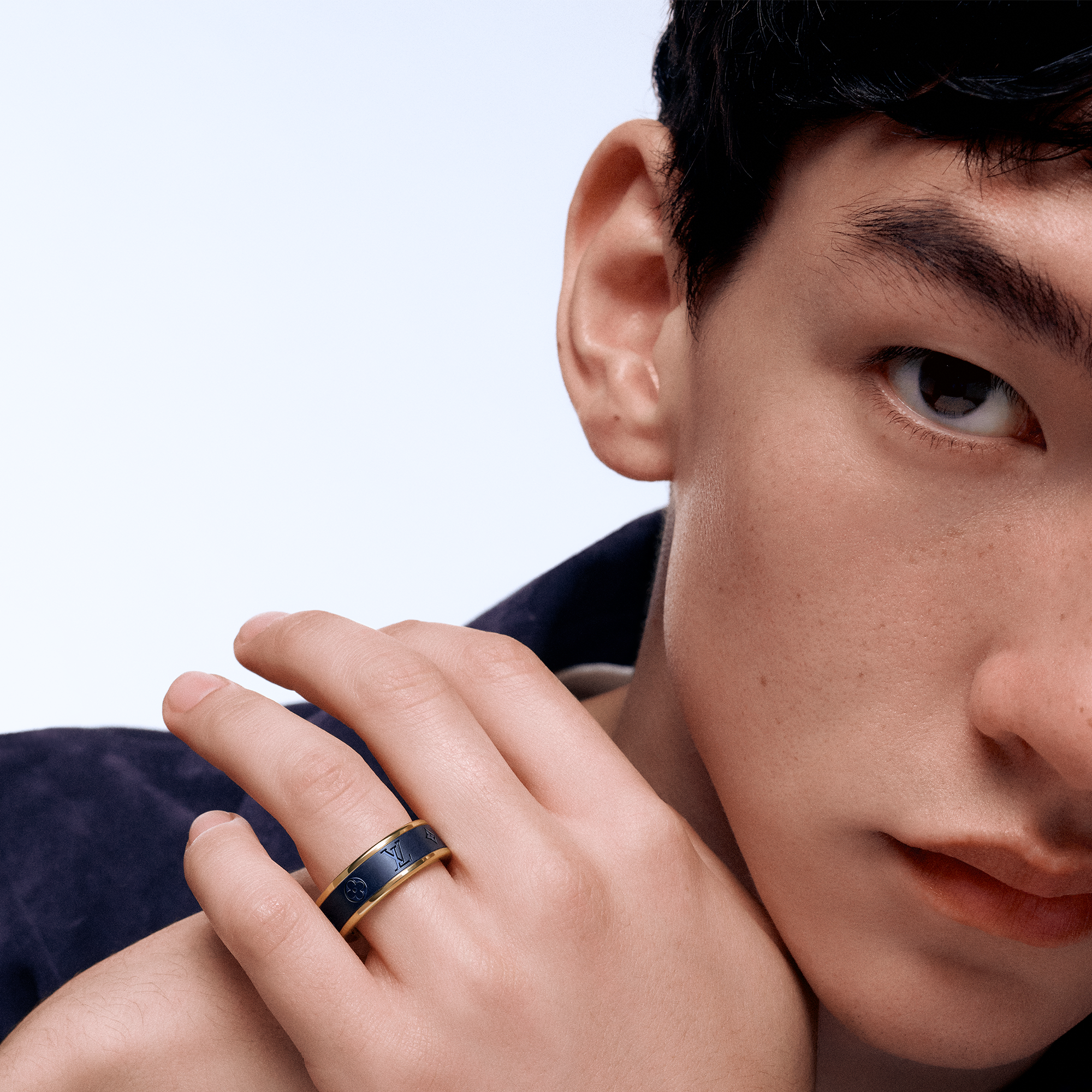  Categorías Anillos Anillo Les Gastons Vuitton Small en oro amarillo y titanio | Louis Vuitton ® (Ampliar producto)