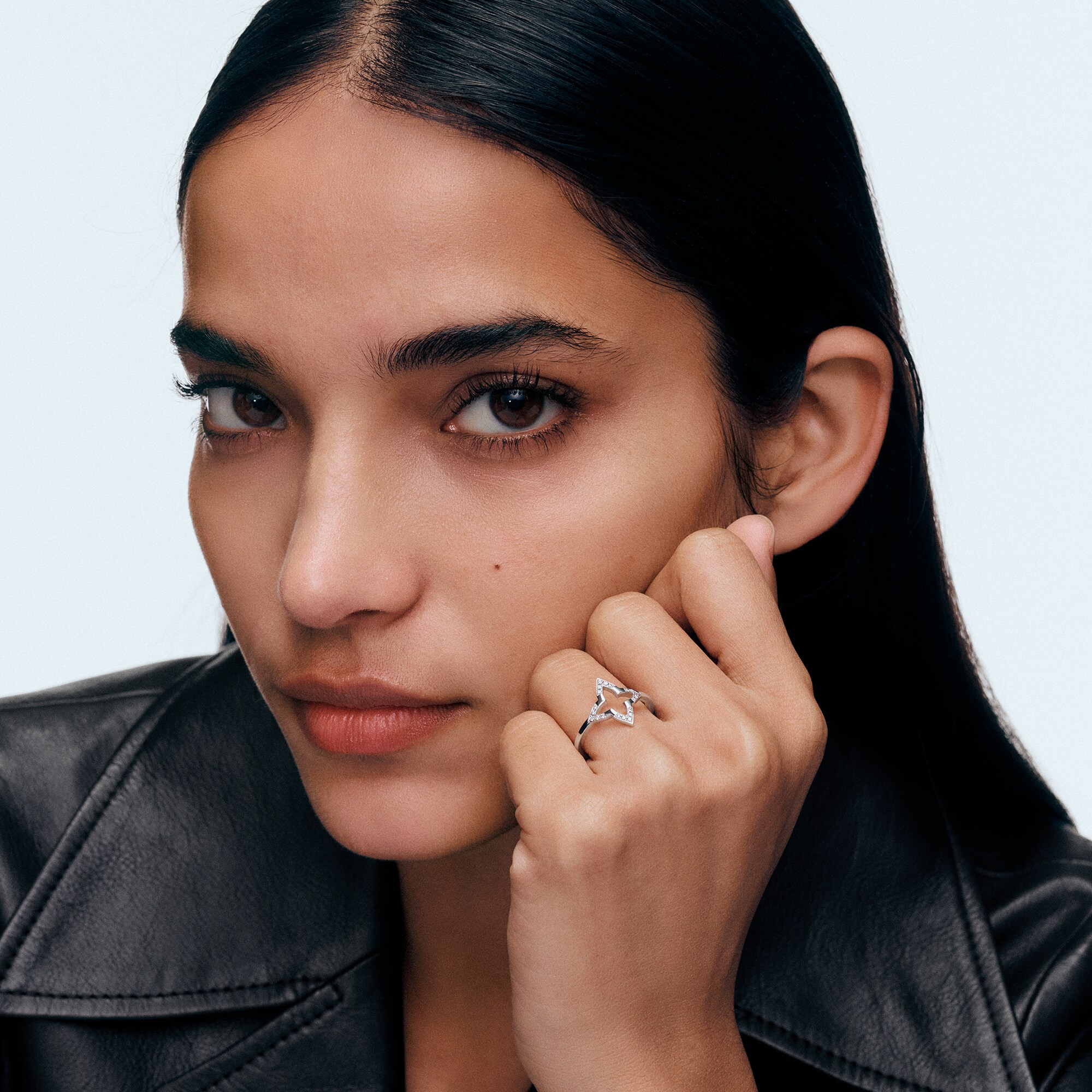  Categorías Anillos Anillo Ombre Blossom en oro blanco y diamantes | Louis Vuitton ® (Ampliar producto)