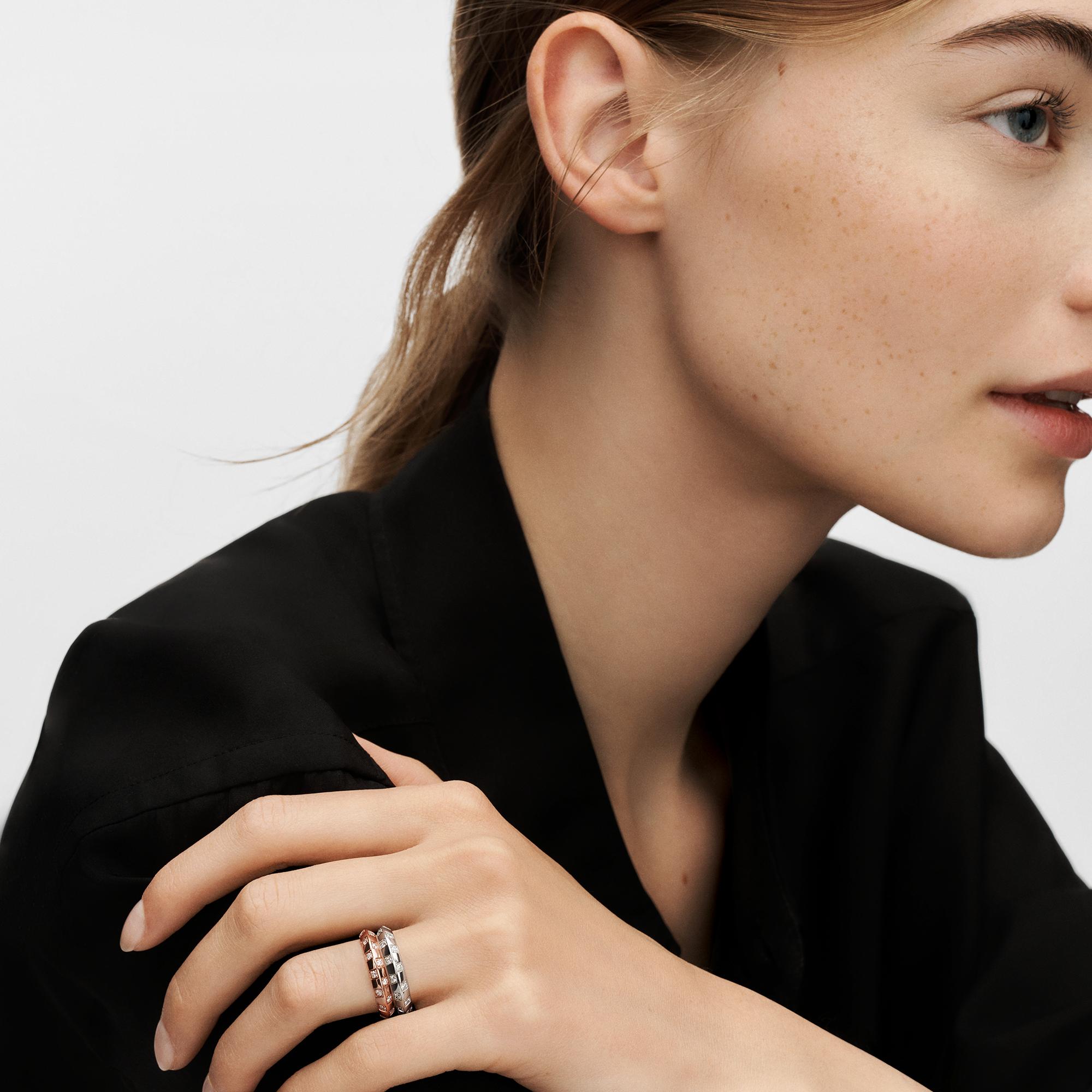  Joyería Anillos Anillo pequeño Le Damier de Louis Vuitton de oro rosa y diamantes | Louis Vuitton ® (Ampliar producto)