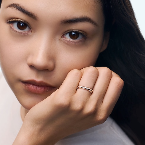 Joyería Anillos Anillo pequeño Le Damier de Louis Vuitton de oro rosa y diamantes | Louis Vuitton ® (Ampliar producto)