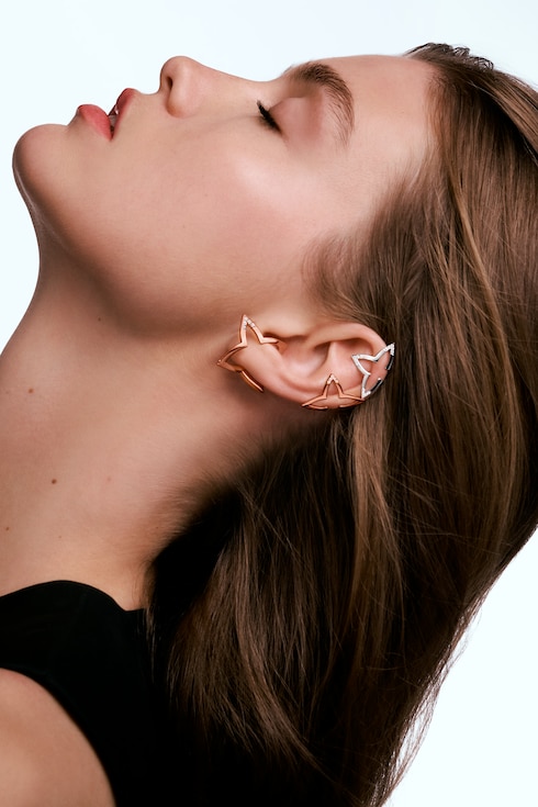 Categorías Aretes Arete de aro superpuesto Ombre Blossom en oro rosa y diamantes | Louis Vuitton ®