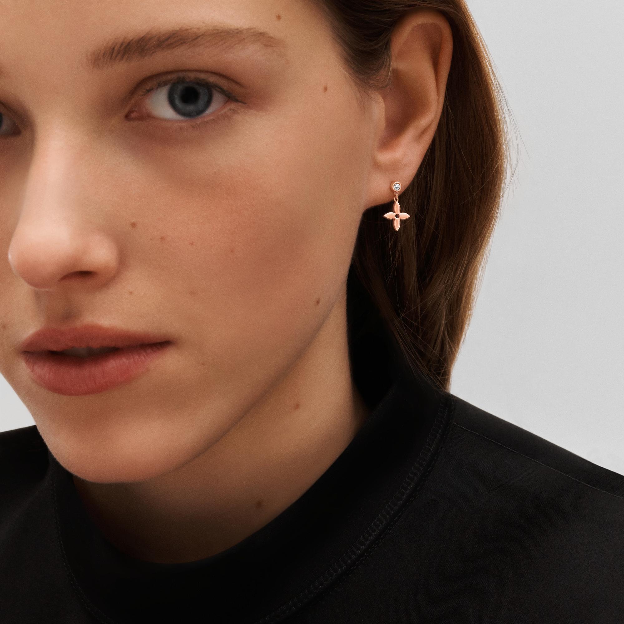  Categorías Aretes Arete de botón Idylle Blossom de oro rosa y diamante - unidad | Louis Vuitton ® (Ampliar producto)