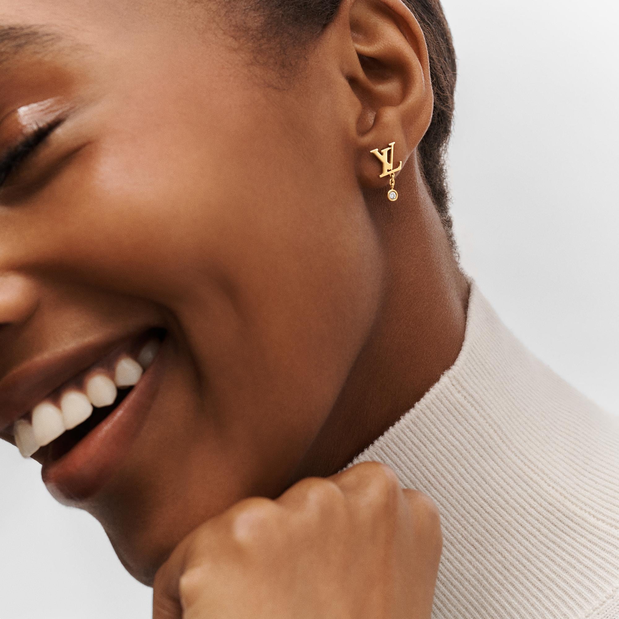  Categorías Toda la joyería fina Arete de botón Idylle Blossom LV de oro amarillo y diamante (unidad) | Louis Vuitton ® (Ampliar producto)