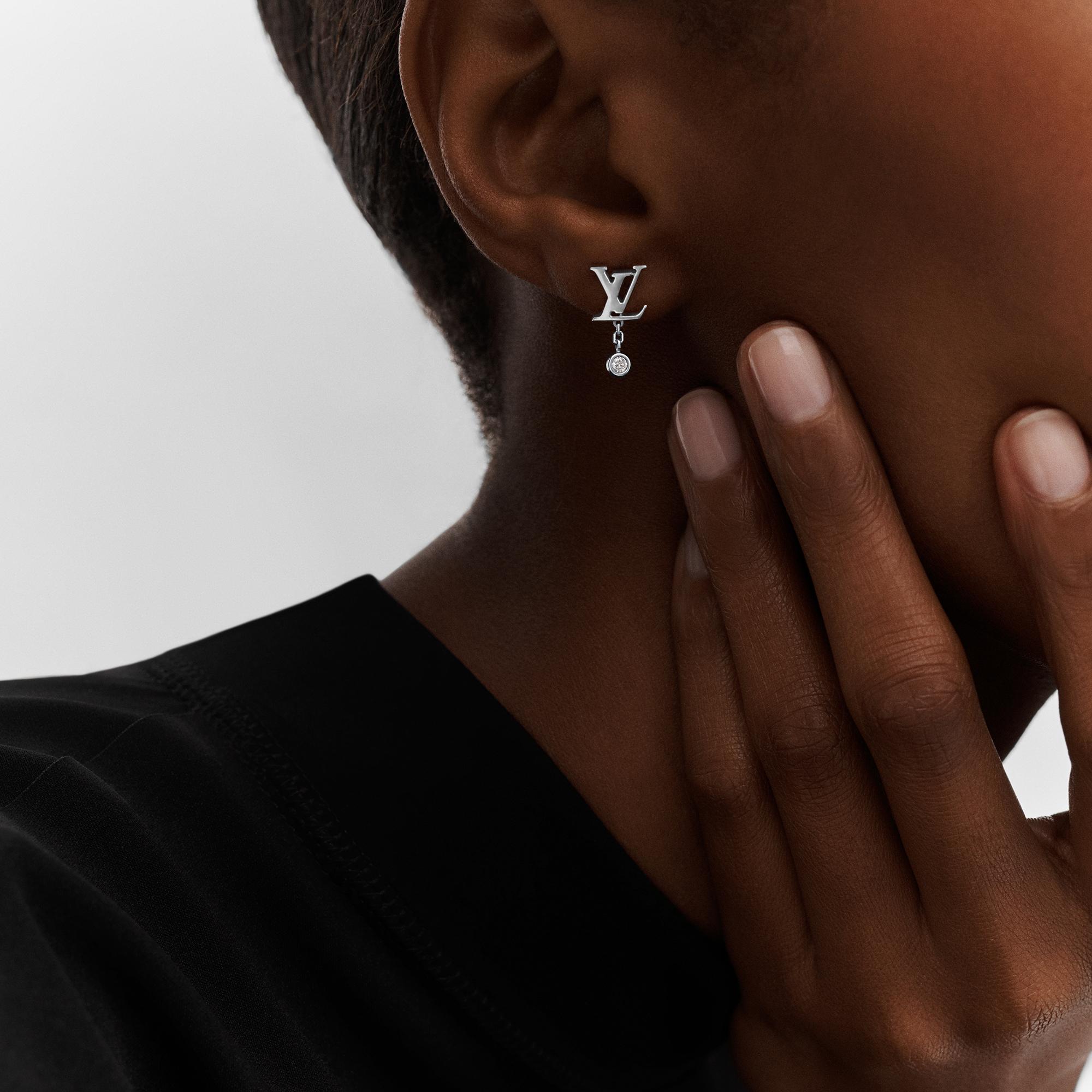  Categorías Toda la joyería fina Arete de botón Idylle Blossom LV de oro blanco y diamantes (unidad) | Louis Vuitton ® (Ampliar producto)