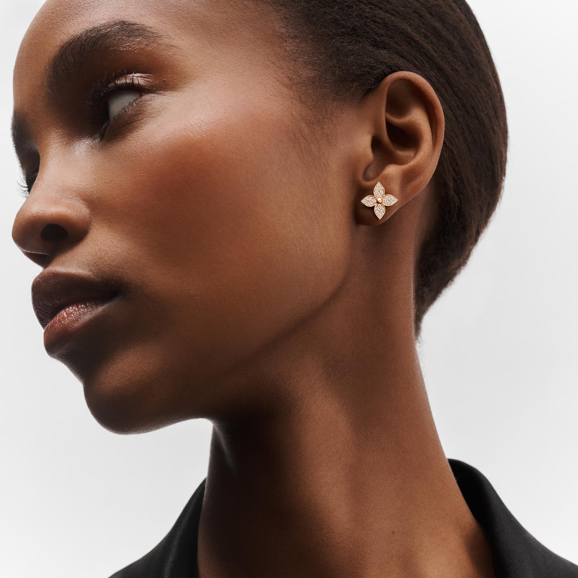  Categorías Toda la joyería fina Arete de botónIdylle Blossom de oro rosa y diamantes (Unidad) | Louis Vuitton ® (Ampliar producto)