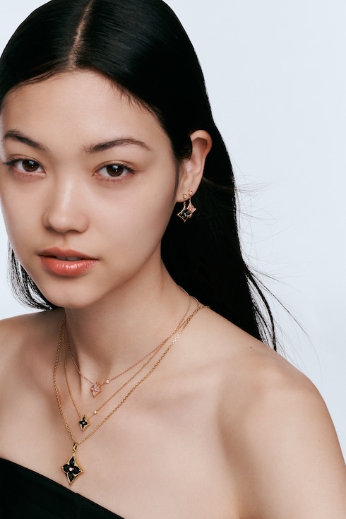 Categorías Toda la joyería fina Aretes de botón Color Blossom BB Star de oro rosa, nácar rosa y diamantes | Louis Vuitton ®