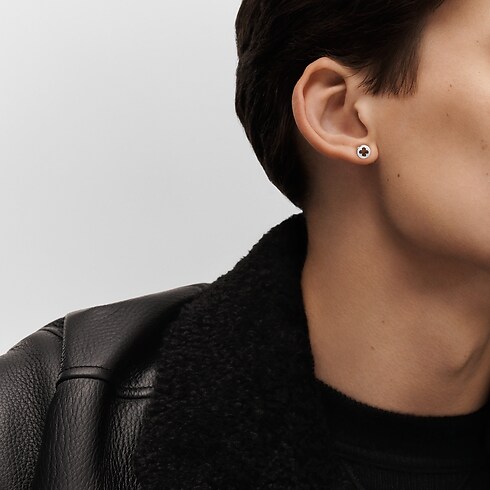 Categorías Toda la joyería fina Aretes de botón Empreinte de oro blanco | Louis Vuitton ® (Ampliar producto)
