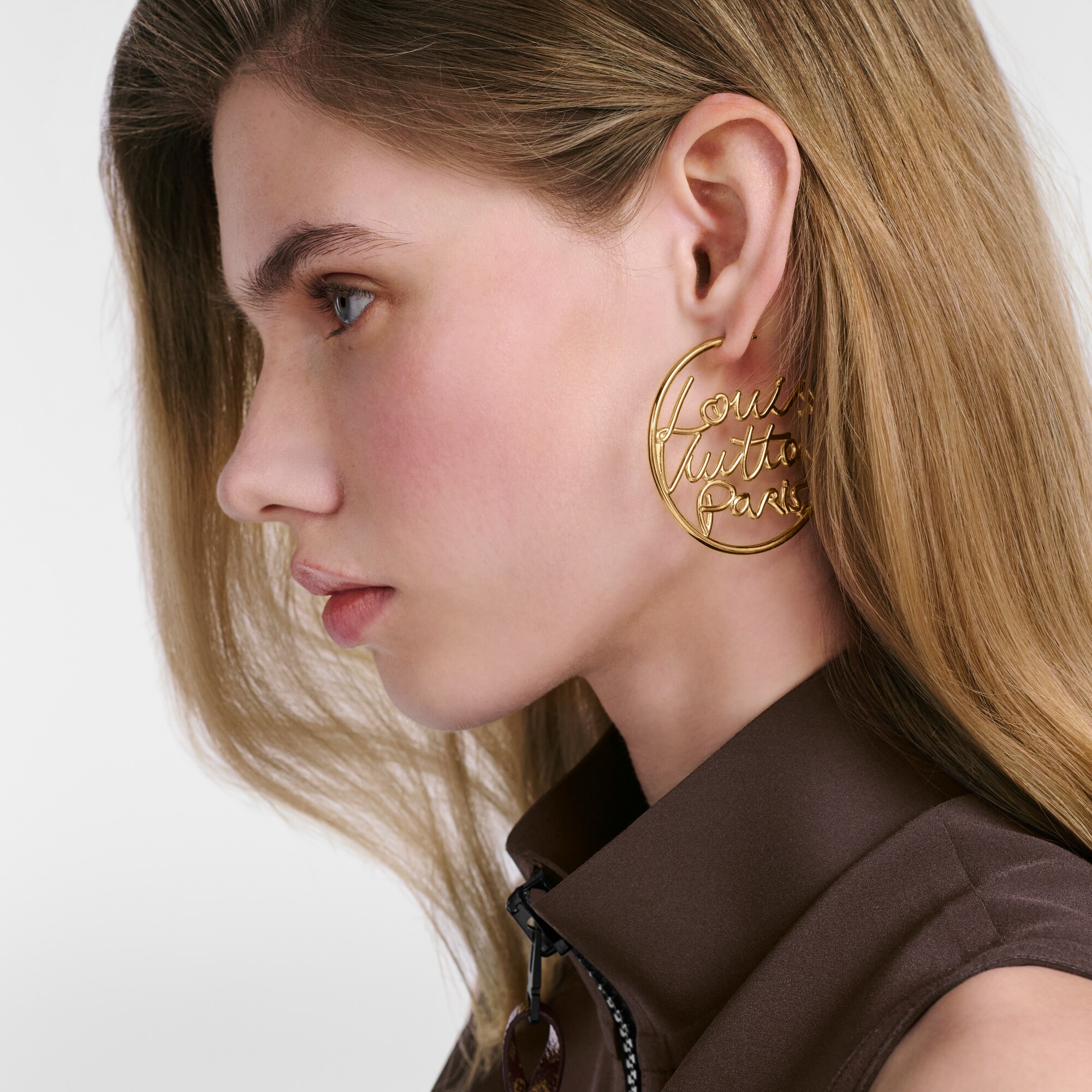 S00 Bisutería Toda la Bisutería Aretes LV Script | Louis Vuitton ® (Ampliar producto)