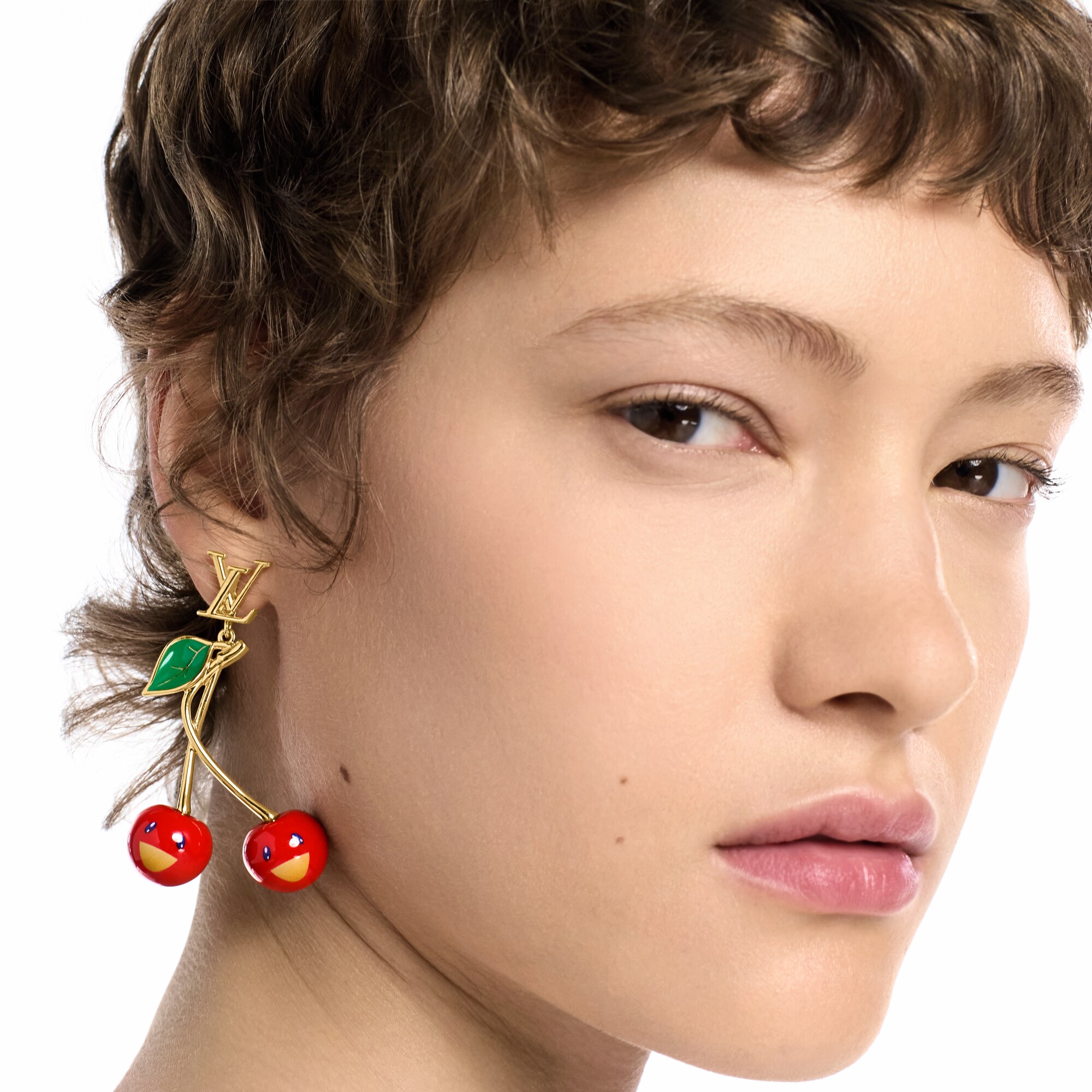 S00 Bisutería Aretes Aretes LV x TM Cerise | Louis Vuitton ® (Ampliar producto)