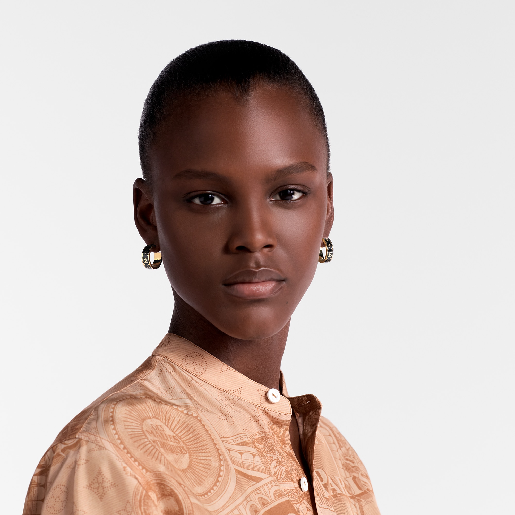 S00 Bisutería Aretes Aretes Nanograma Enamel | Louis Vuitton ® (Ampliar producto)