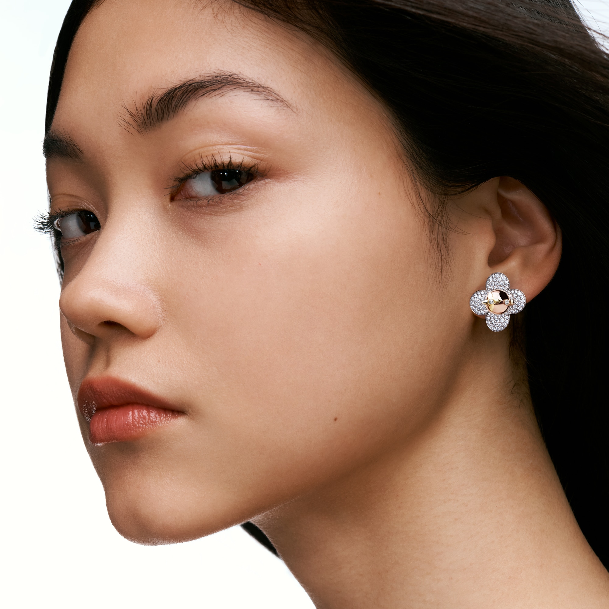  Categorías Aretes Aretes Vivienne de oro rosa, blanco y amarillo y diamantes | Louis Vuitton ® (Ampliar producto)