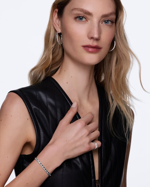 Categories Earrings Le Damier de Louis Vuitton Large Hoops, White Gold and Diamonds | Louis Vuitton ®
