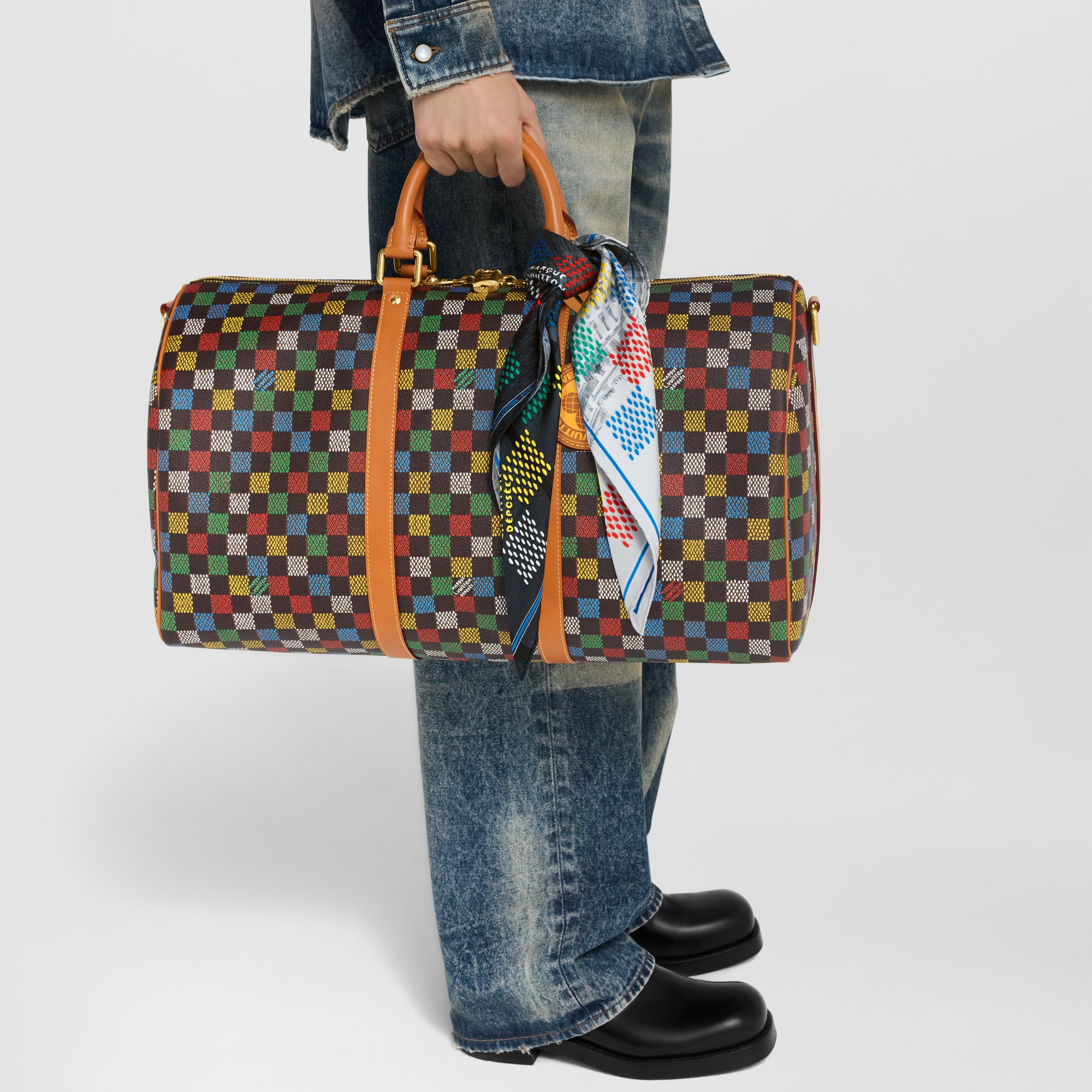 S00 Accesorios Pañuelos de seda y bandanas Bandana de seda LV Vers Damier | Louis Vuitton ® (Ampliar producto)