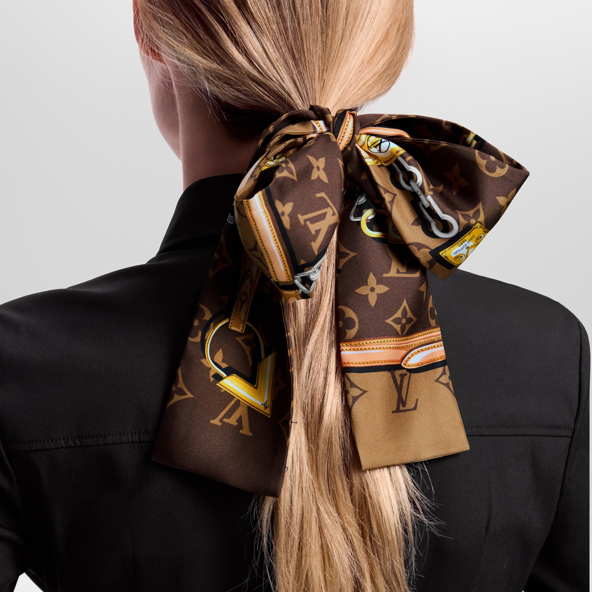 S00 Accesorios Pañuelos de seda y bandanas Bandana Monogram Confidential | Louis Vuitton ® (Ampliar producto)