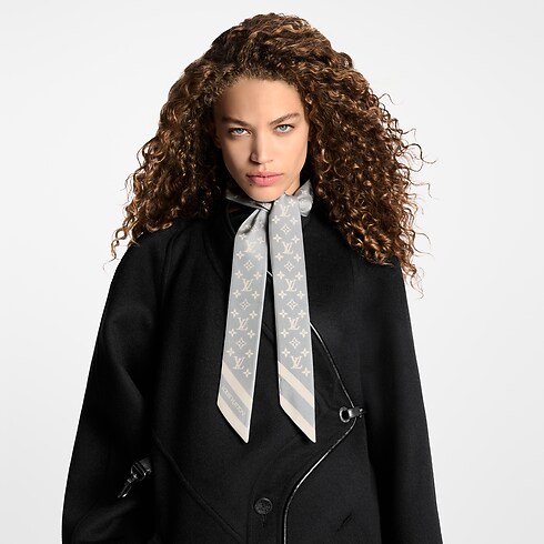 S00 Accesorios Pañuelos de seda y bandanas Bandana Monograma Silhouette BB | Louis Vuitton ® (Ampliar producto)