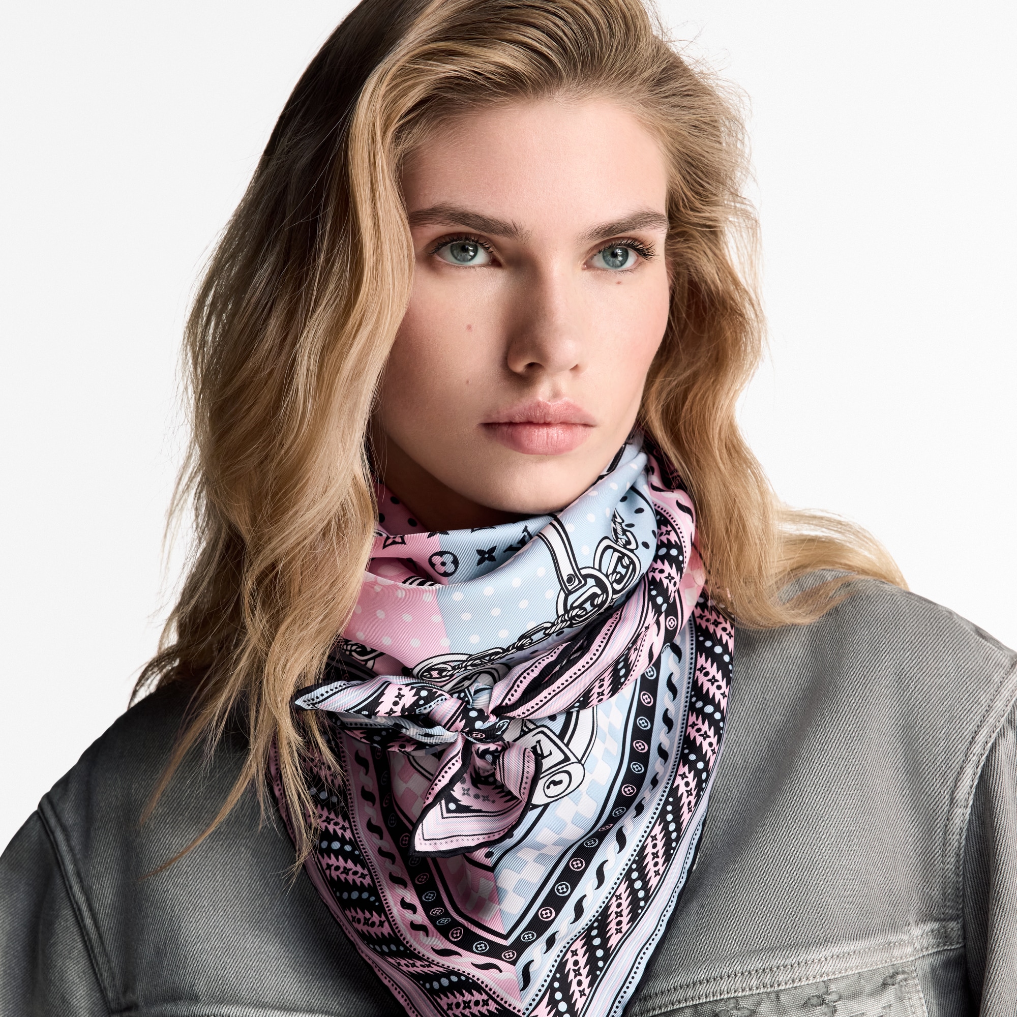 S00 Accesorios Pañuelos de seda y bandanas Bandana Ocean Square 90 | Louis Vuitton ® (Ampliar producto)