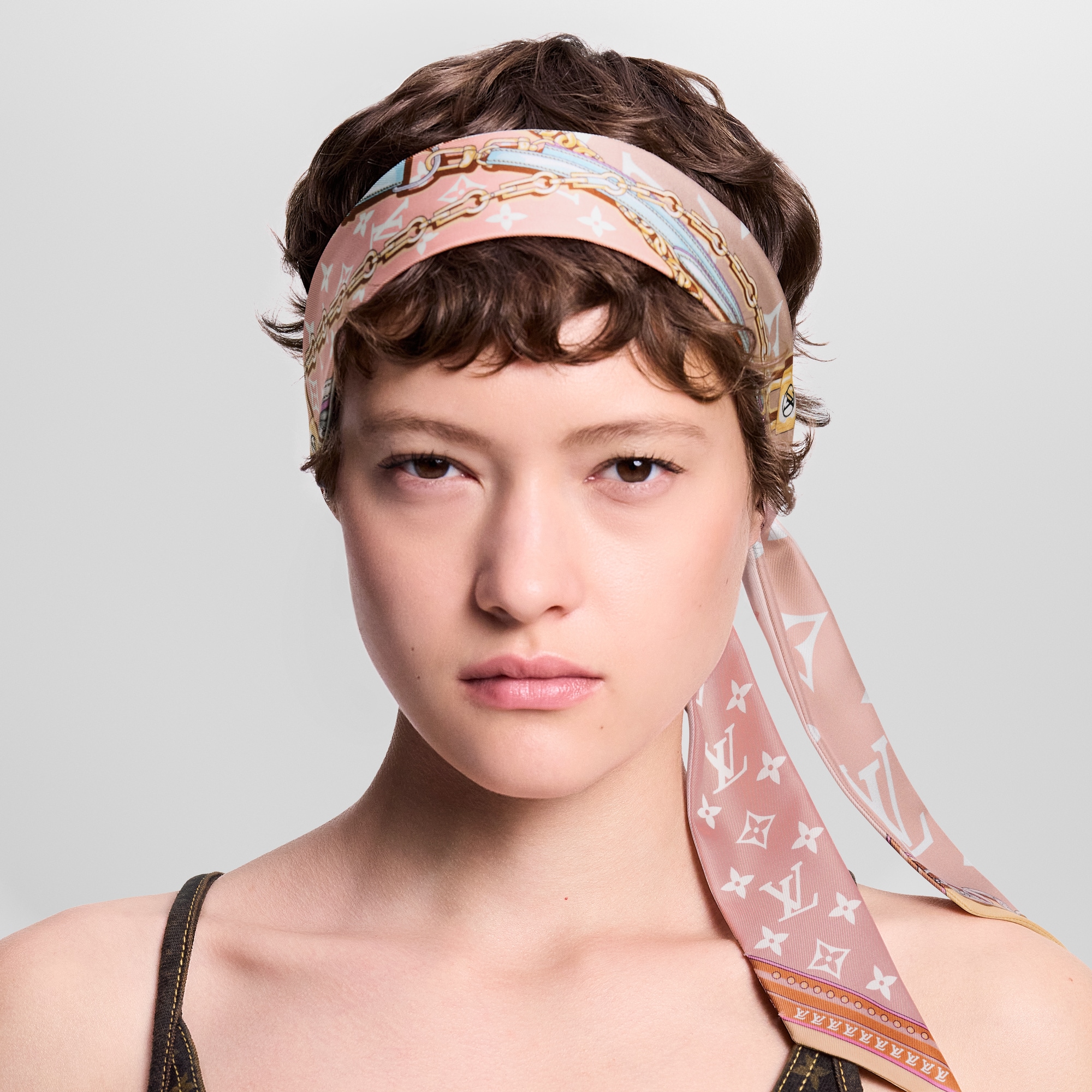 S00 Accesorios Pañuelos de seda y bandanas Bandana Ultimate Monograma BB | Louis Vuitton ® (Ampliar producto)