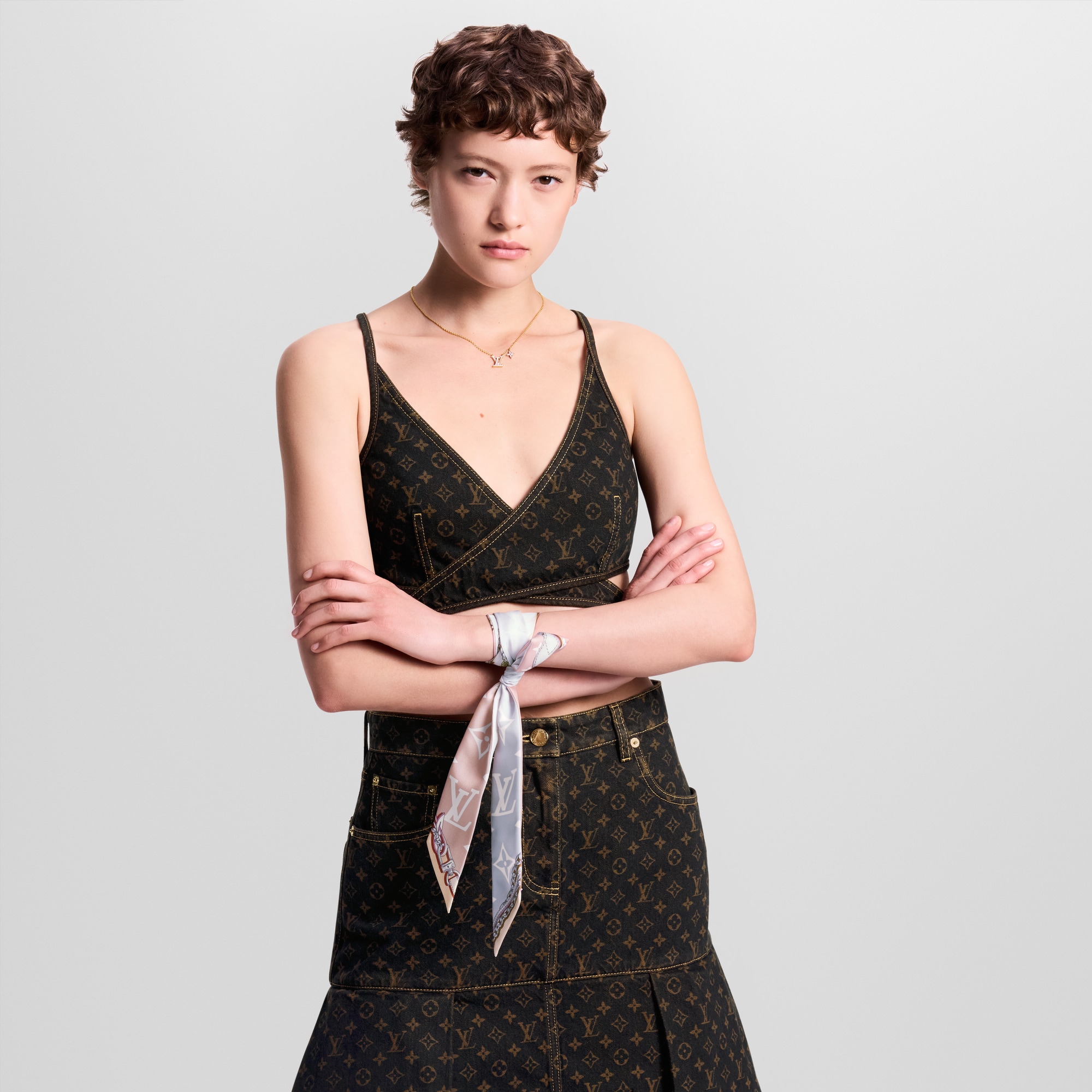 S00 Accesorios Pañuelos de seda y bandanas Bandana Ultimate Monograma BB | Louis Vuitton ® (Ampliar producto)
