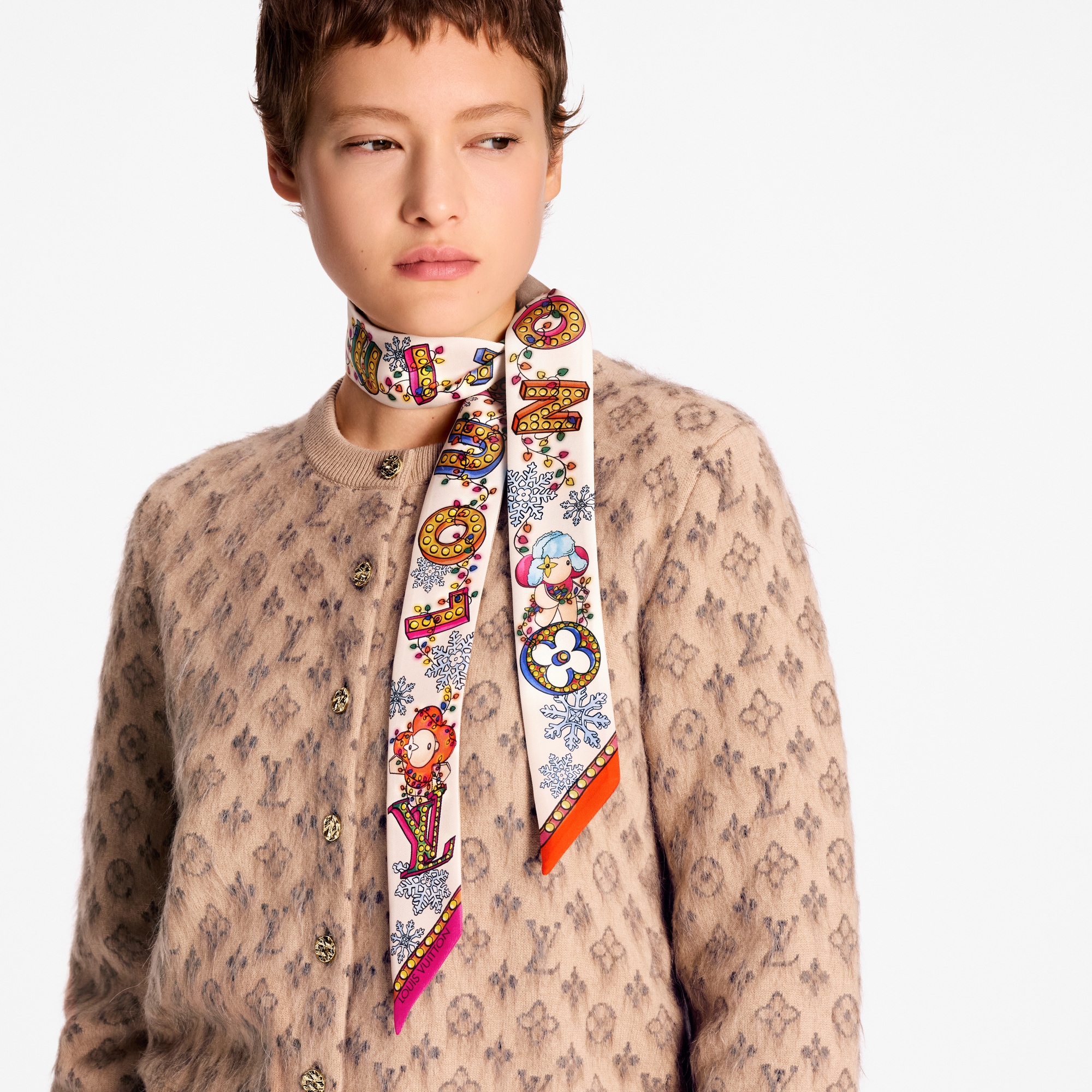 S00 Accesorios Pañuelos de seda y bandanas Bandana Vivienne Winter Celebration BB | Louis Vuitton ® (Ampliar producto)