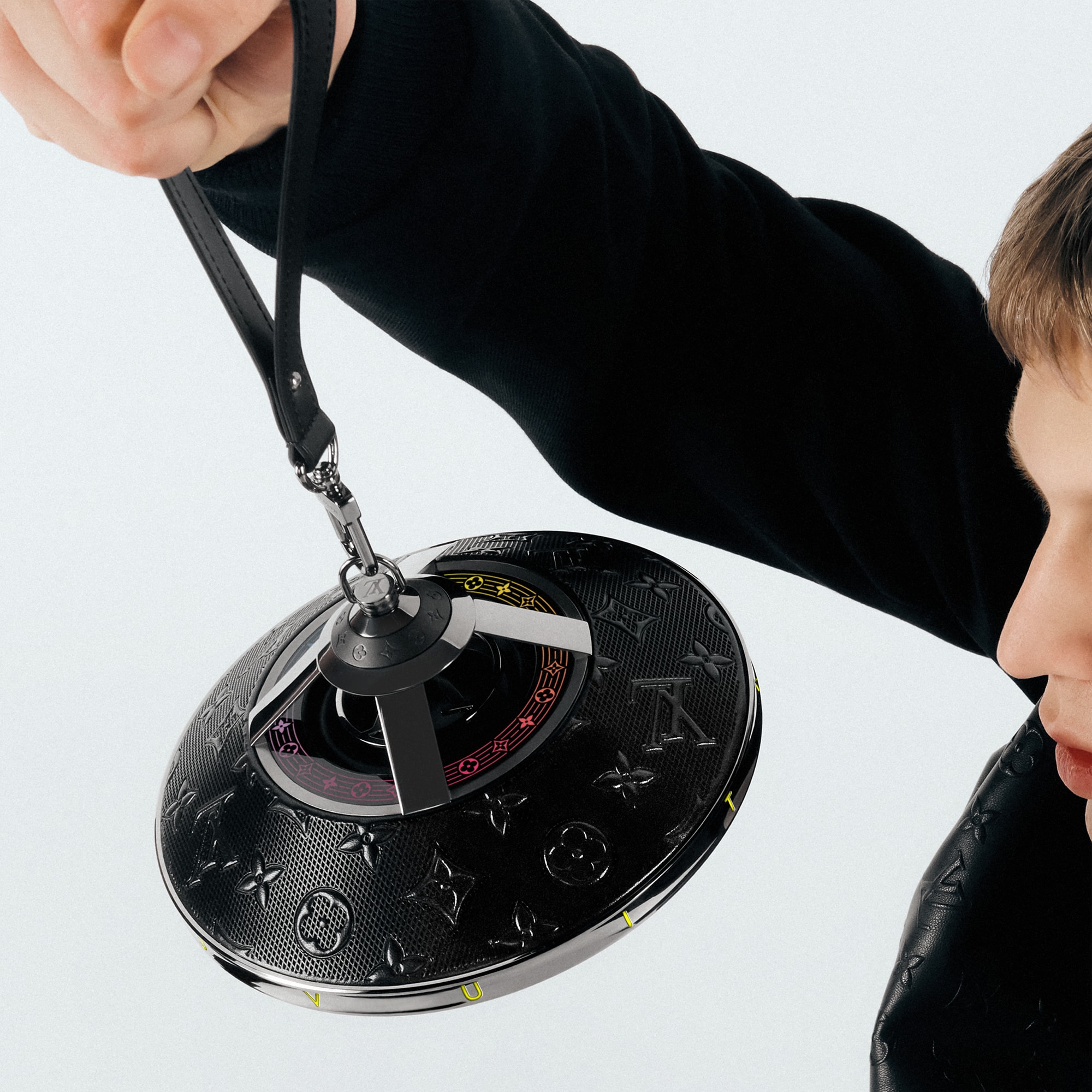  Artículos de tecnología Audio, relojes conectados y accesorios Bocina Louis Vuitton Horizon Light Up | Louis Vuitton ® (Ampliar producto)