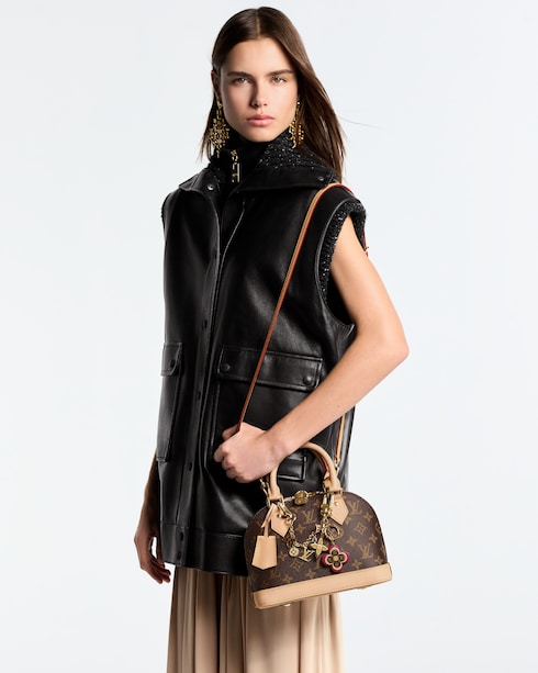 Monogram Bolsas de mano Todas las bolsas de mano Bolsa Alma BB | Louis Vuitton ®