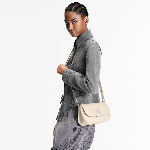 Epi Bolsas de mano Todas las bolsas de mano Bolsa Buci | Louis Vuitton ® (Ampliar producto)