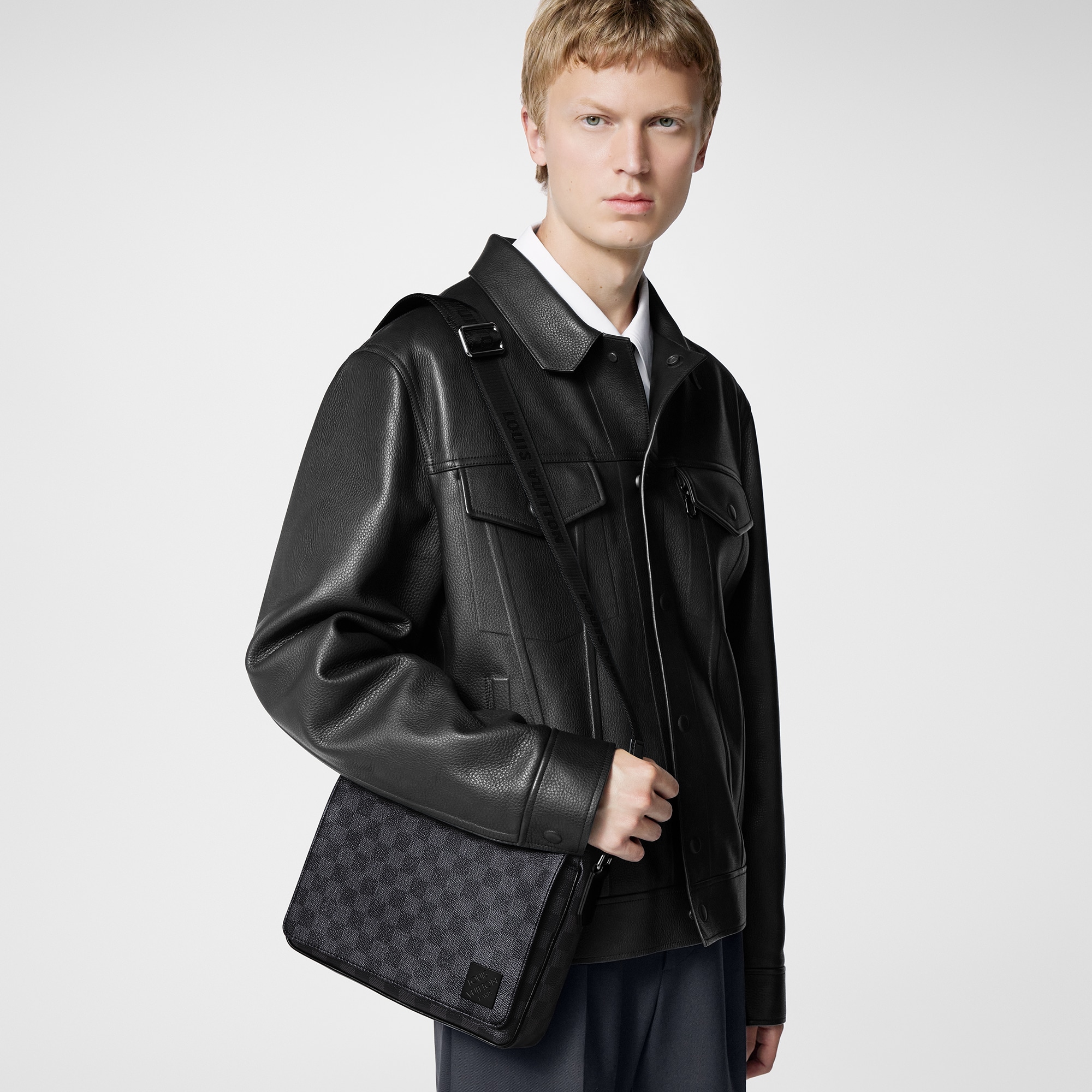 Damier Graphite Bolsas Todas las bolsas Bolsa District PM | Louis Vuitton ® (Ampliar producto)