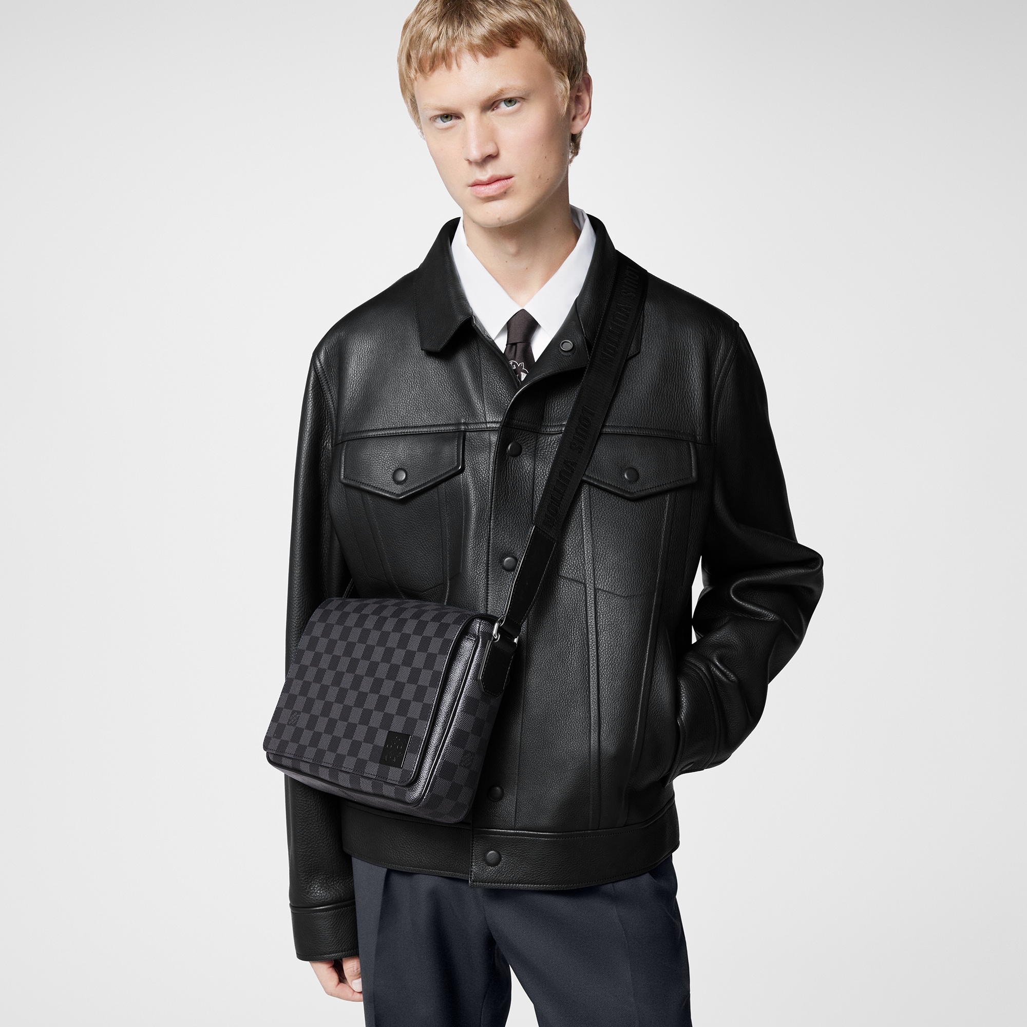 Damier Graphite Bolsas Todas las bolsas Bolsa District PM | Louis Vuitton ® (Ampliar producto)