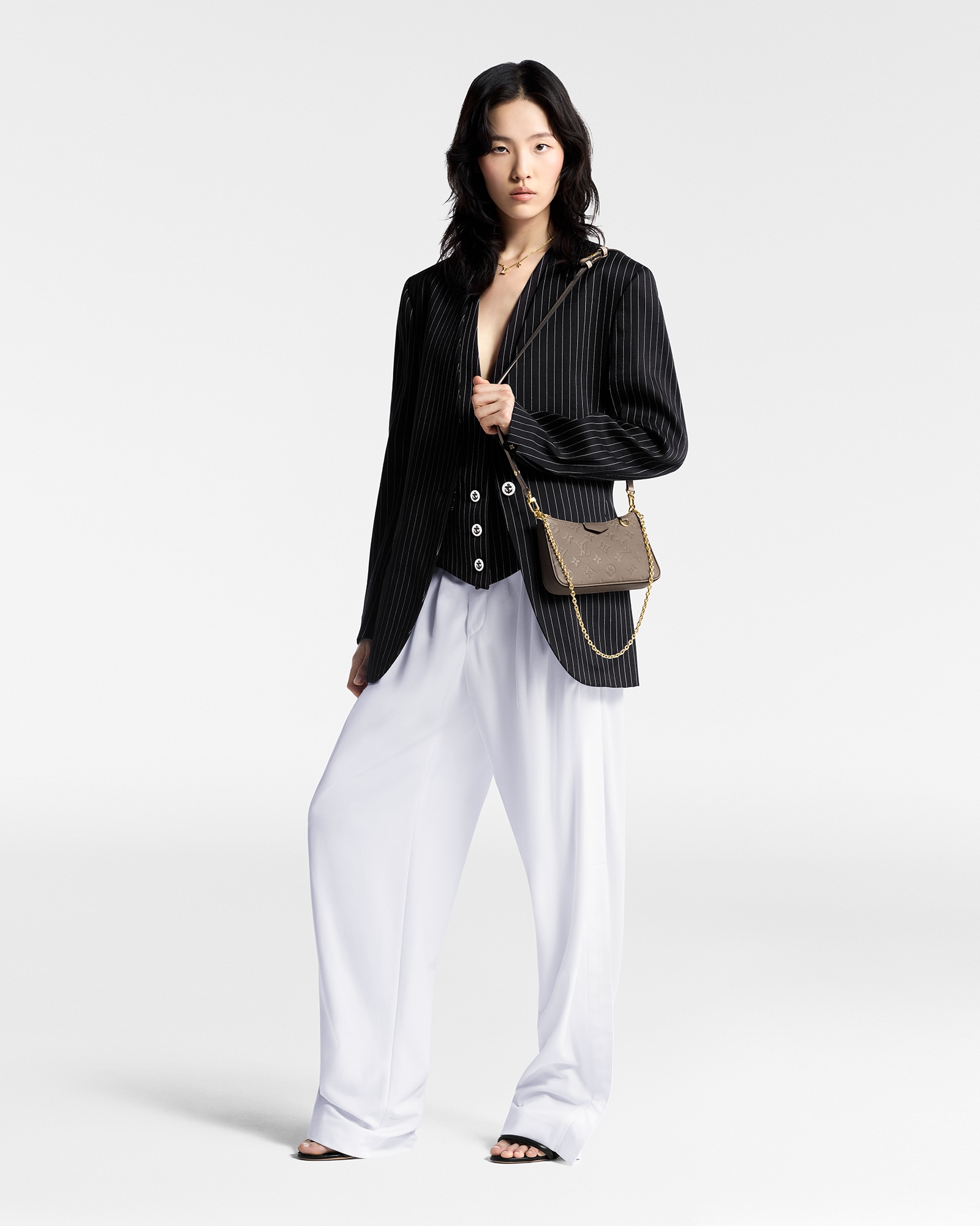 Monogram Empreinte Carteras y artículos de piel pequeños Todas las carteras y artículos de piel pequeños Bolsa Easy Pouch On Strap | Louis Vuitton ®