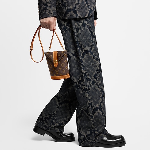 G69 Carteras y artículos de piel pequeños Bolsas pequeñas Bolsa Envelope Pouch | Louis Vuitton ® (Ampliar producto)