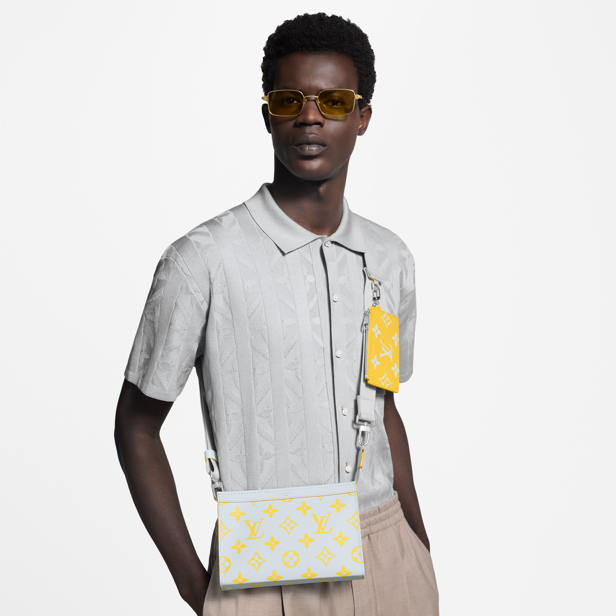 Monogram Other Carteras y artículos de piel pequeños Bolsas pequeñas Bolsa Gaston con correa | Louis Vuitton ® (Ampliar producto)