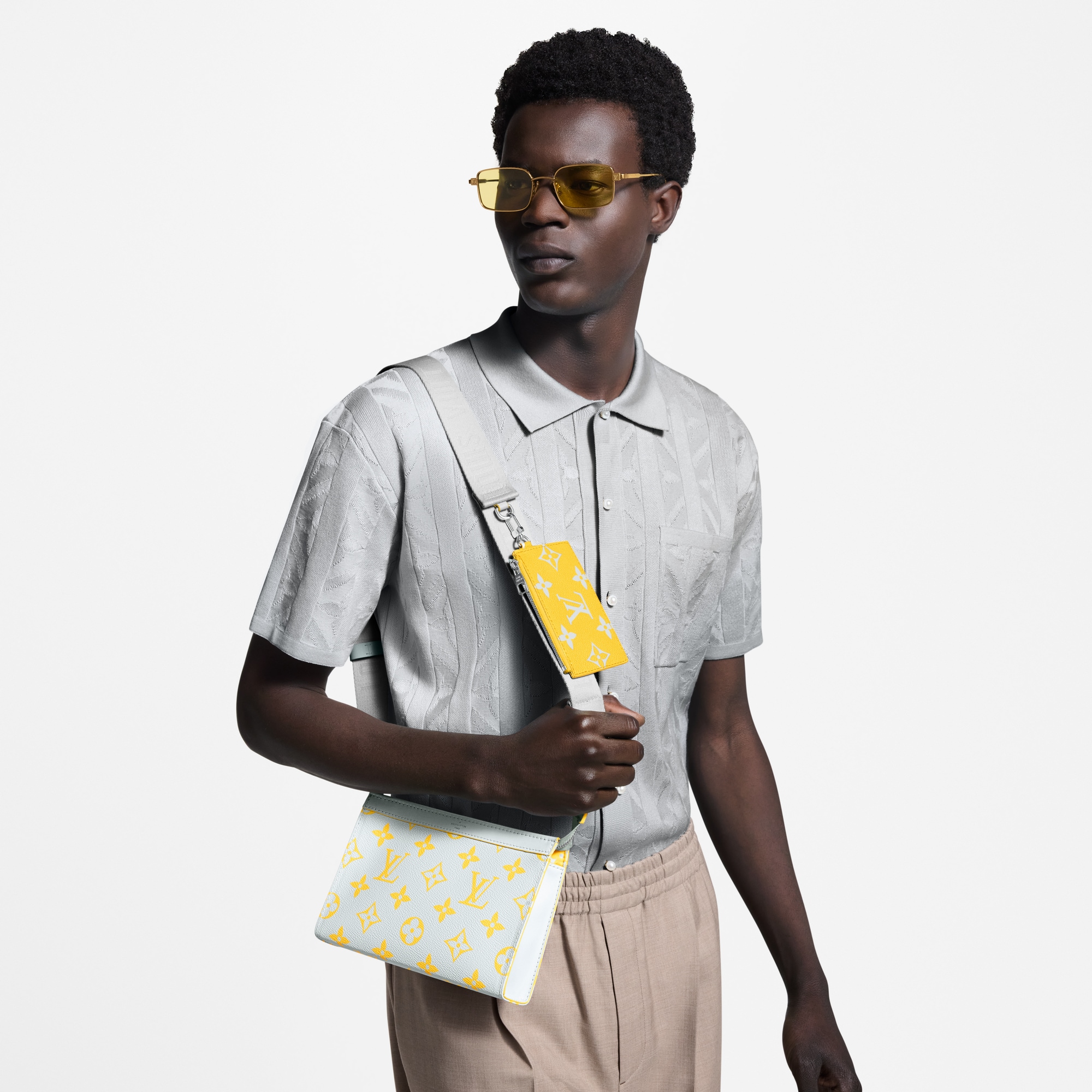 Monogram Other Carteras y artículos de piel pequeños Bolsas pequeñas Bolsa Gaston con correa | Louis Vuitton ® (Ampliar producto)