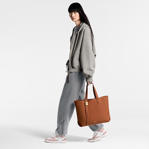 Low Key Bolsas de mano Todas las bolsas de mano Bolsa Low Key Cabas MM | Louis Vuitton ® (Ampliar producto)