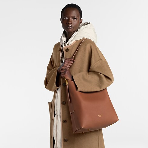 Low Key Bolsas de mano Todas las bolsas de mano Bolsa Low Key Hobo MM | Louis Vuitton ® (Ampliar producto)