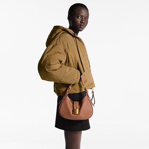 Low Key Bolsas de mano Todas las bolsas de mano Bolsa Low Key Shoulder Bag | Louis Vuitton ® (Ampliar producto)