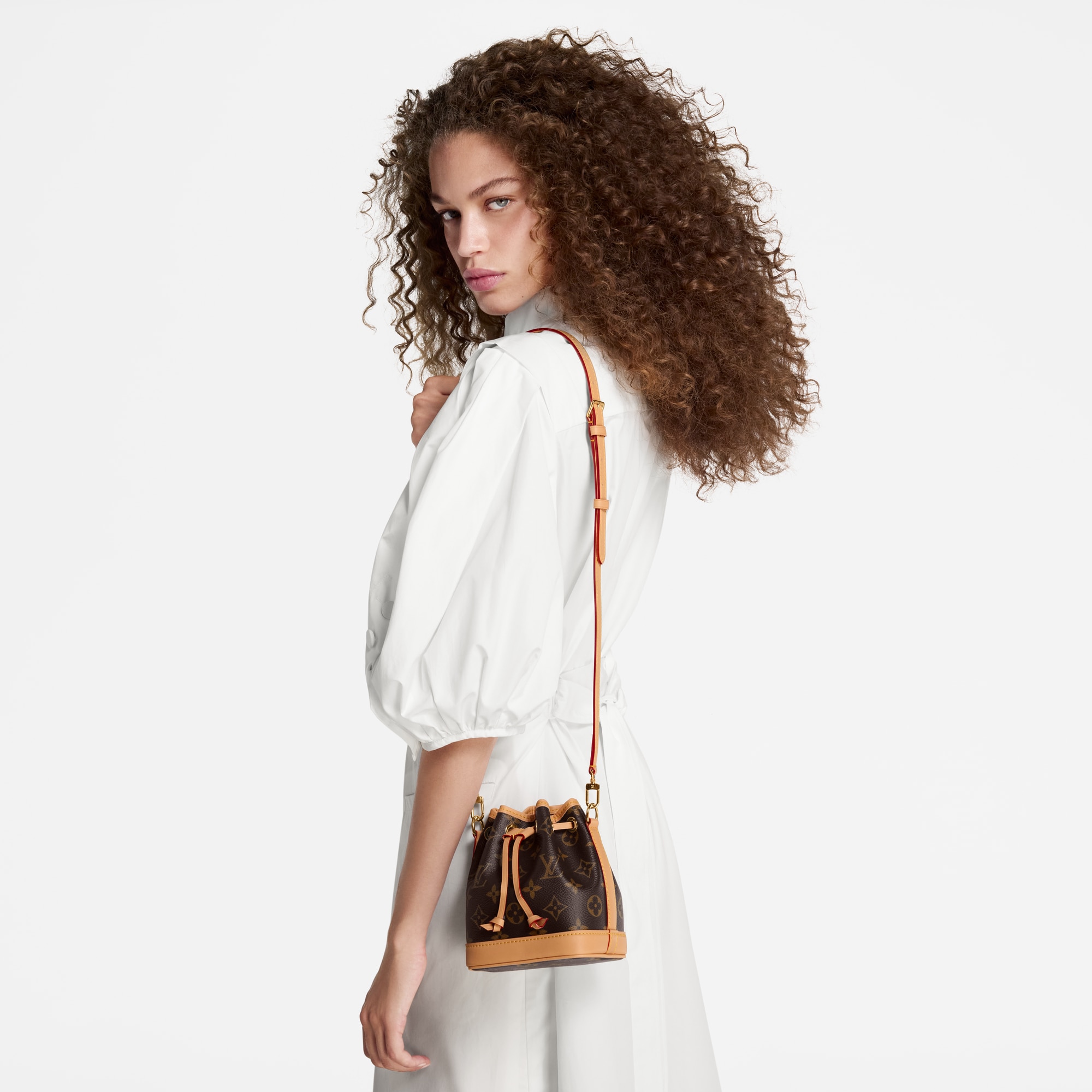 Monogram Carteras y artículos de piel pequeños Todas las carteras y artículos de piel pequeños Bolsa Nano Noé | Louis Vuitton ® (Ampliar producto)