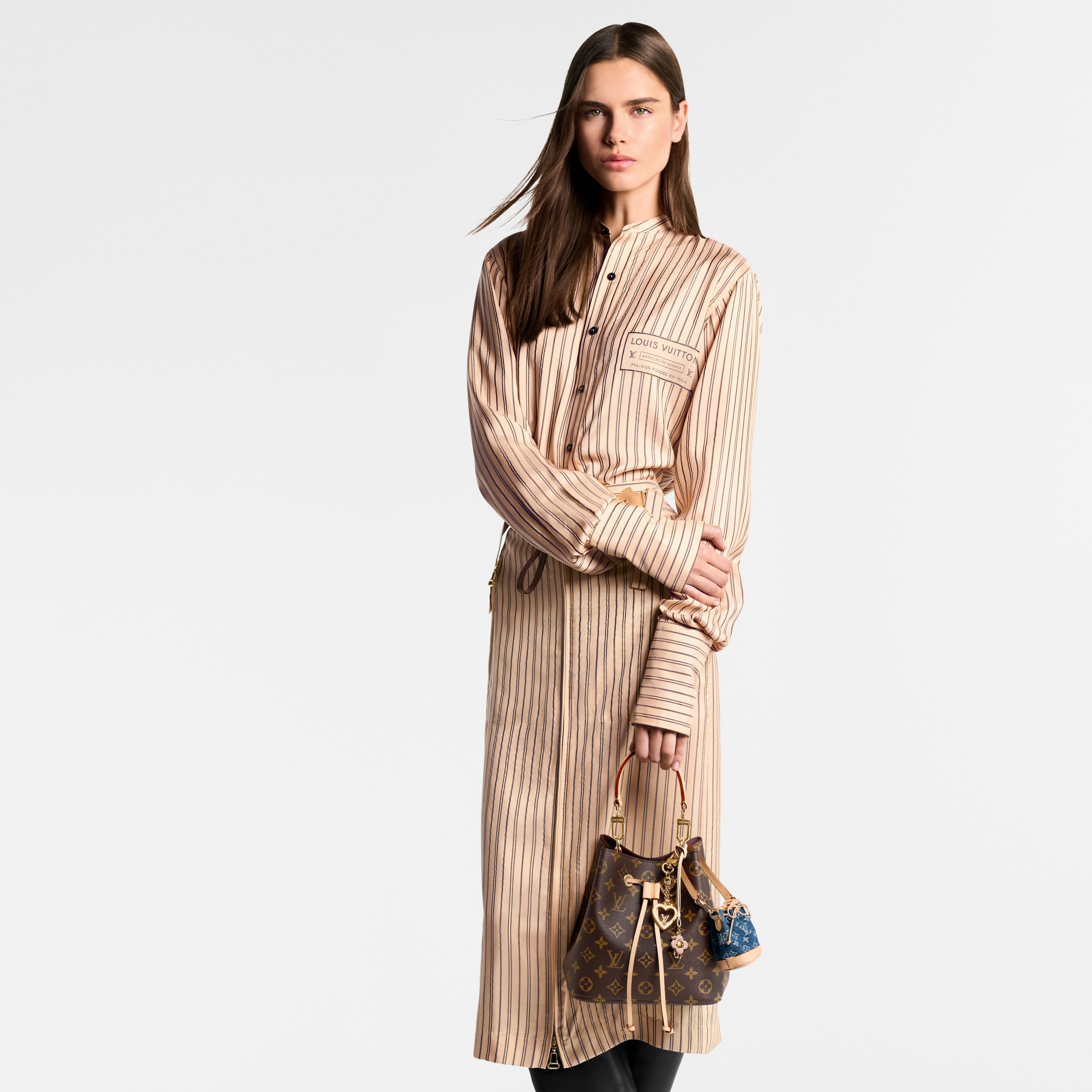 Monogram Bolsas de mano Todas las colecciones Bolsa Néonoé BB | Louis Vuitton ® (Ampliar producto)