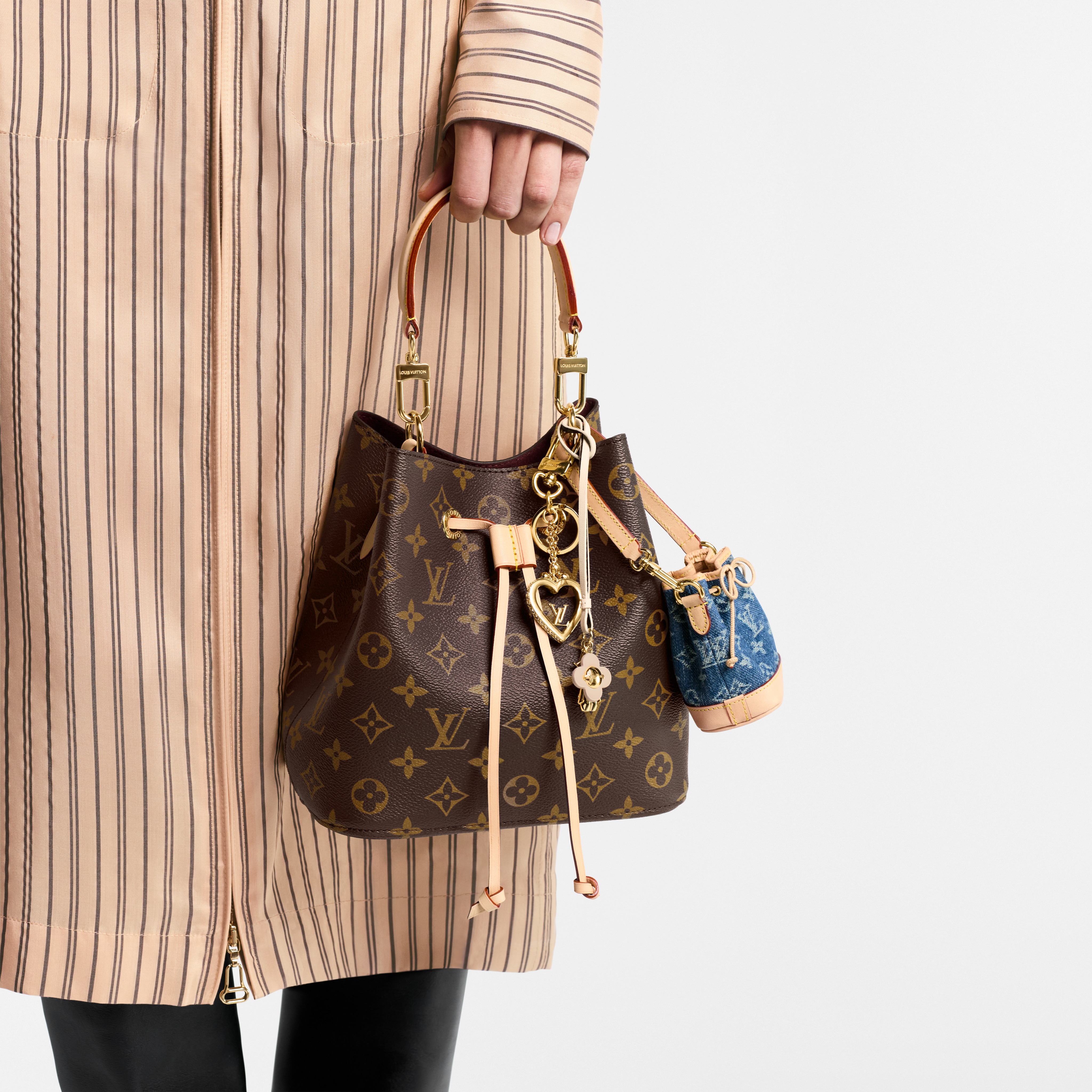 Monogram Bolsas de mano Todas las colecciones Bolsa Néonoé BB | Louis Vuitton ® (Ampliar producto)
