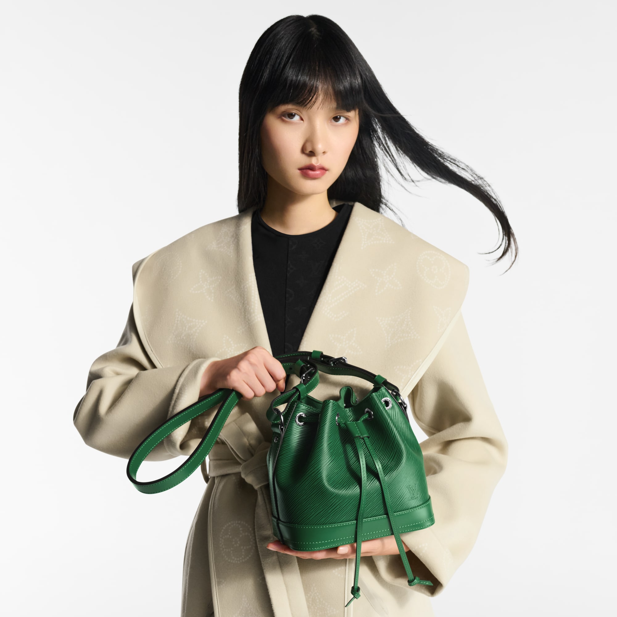 Epi Bolsas de mano Todas las colecciones Bolsa Noé BB | Louis Vuitton ® (Ampliar producto)