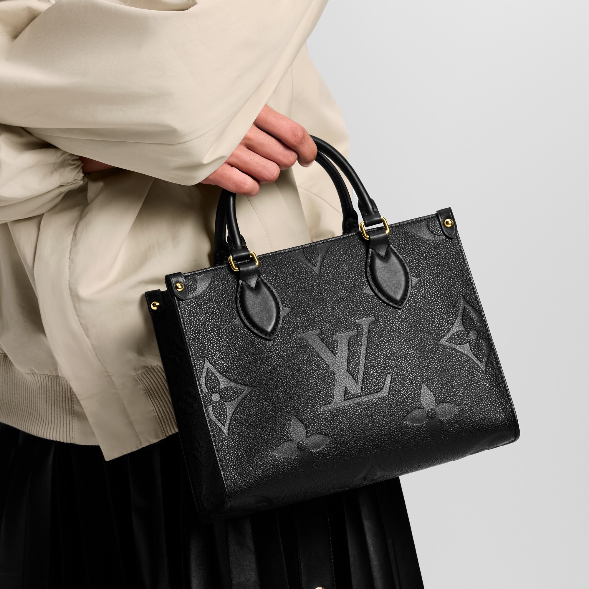 Monogram Empreinte Bolsas de mano Todas las bolsas de mano Bolsa OnTheGo PM | Louis Vuitton ® (Ampliar producto)