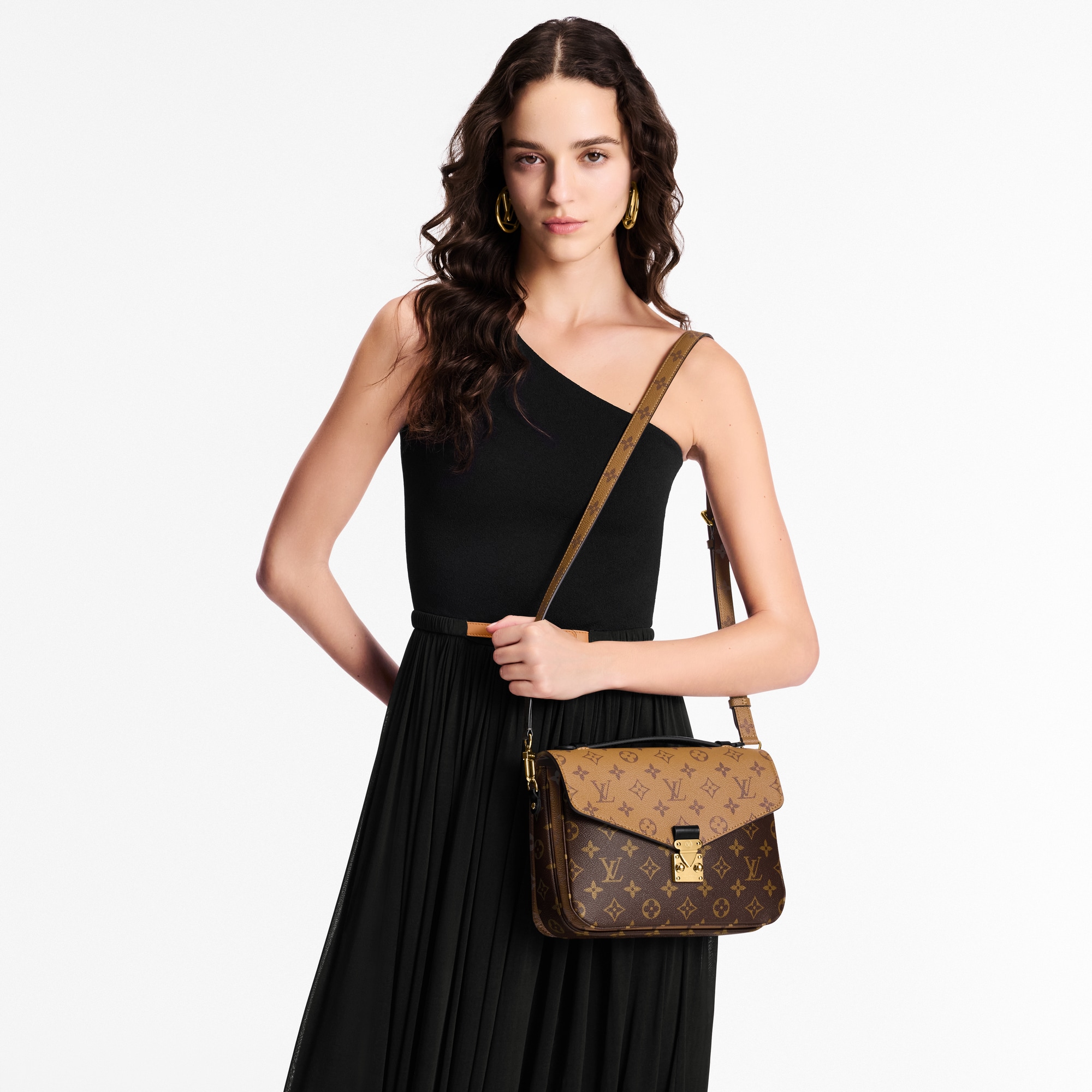 Canvas Monogram Reverse Bolsas de mano Todas las bolsas de mano Bolsa Pochette Métis | Louis Vuitton ® (Ampliar producto)